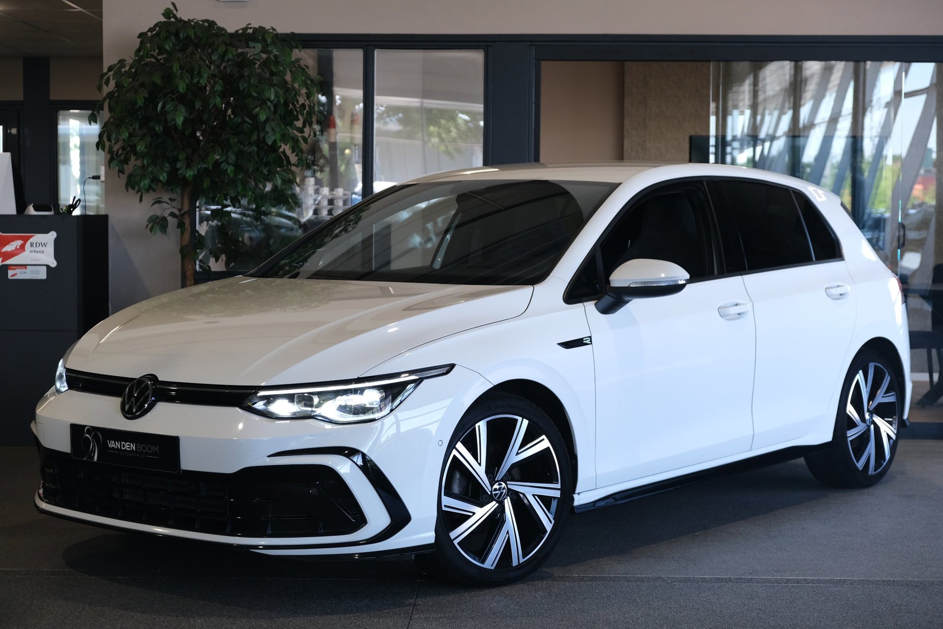 Volkswagen Golf 8 1.5 eTSI 2x R-Line 150PK DSG Led Navi ACC Kessy HuD H&K