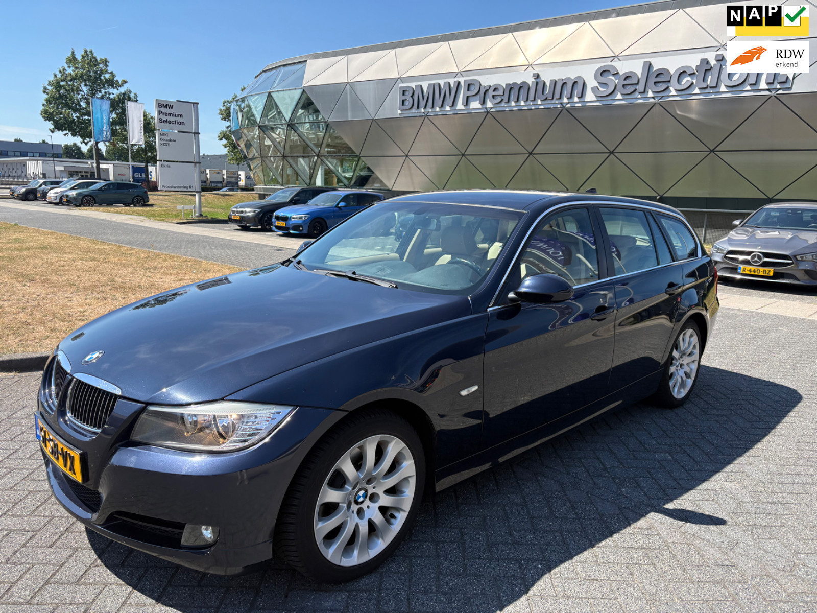BMW 3 Serie Touring 325i AUTOMAAT/GOED ONDERHOUDEN/LEER/PDC!