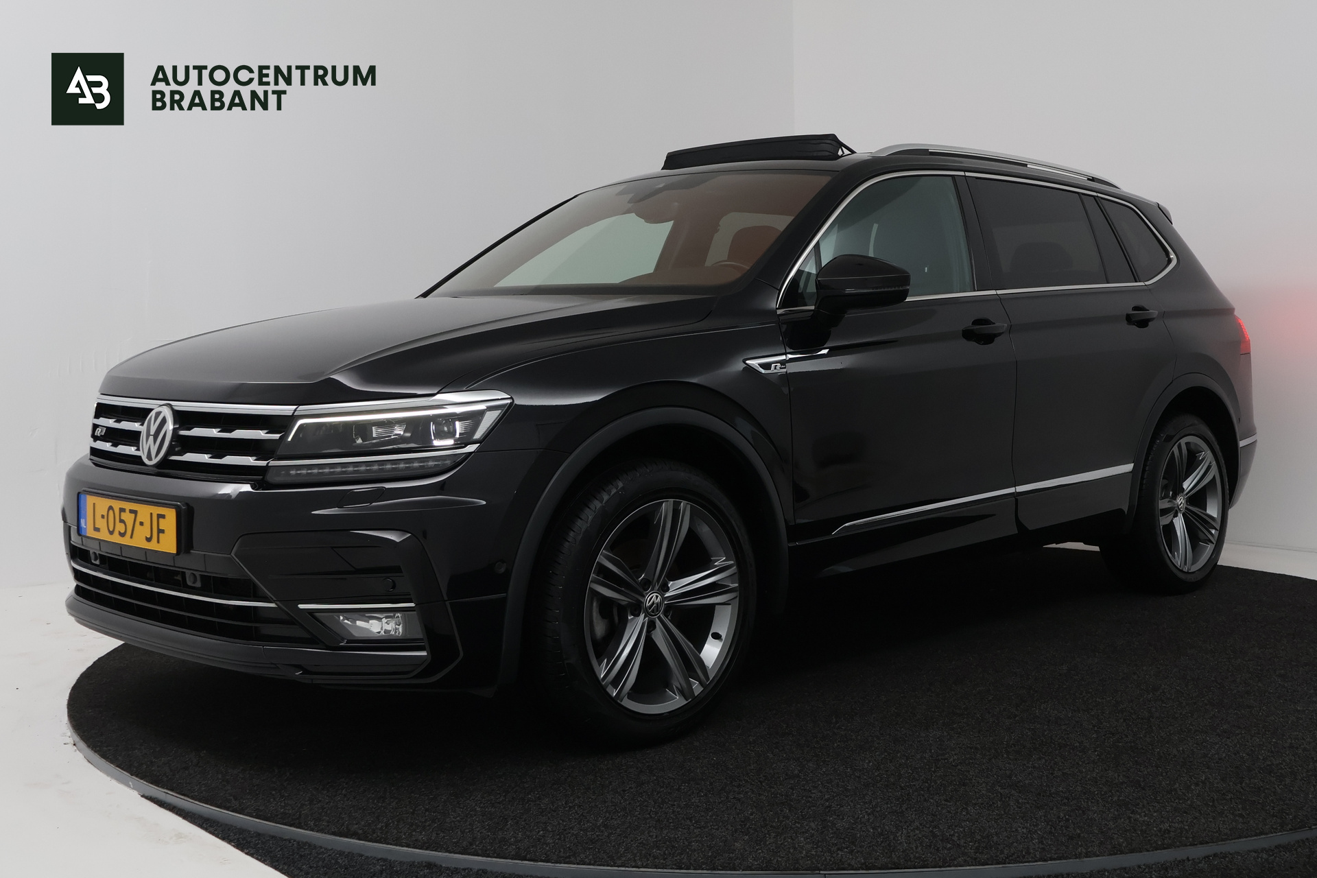 Volkswagen Tiguan Allspace 1.5 TSI Highline Business R 7p (PANORAMADAK, STOELVERWARMING, CAMERA, NAVIGATIE)