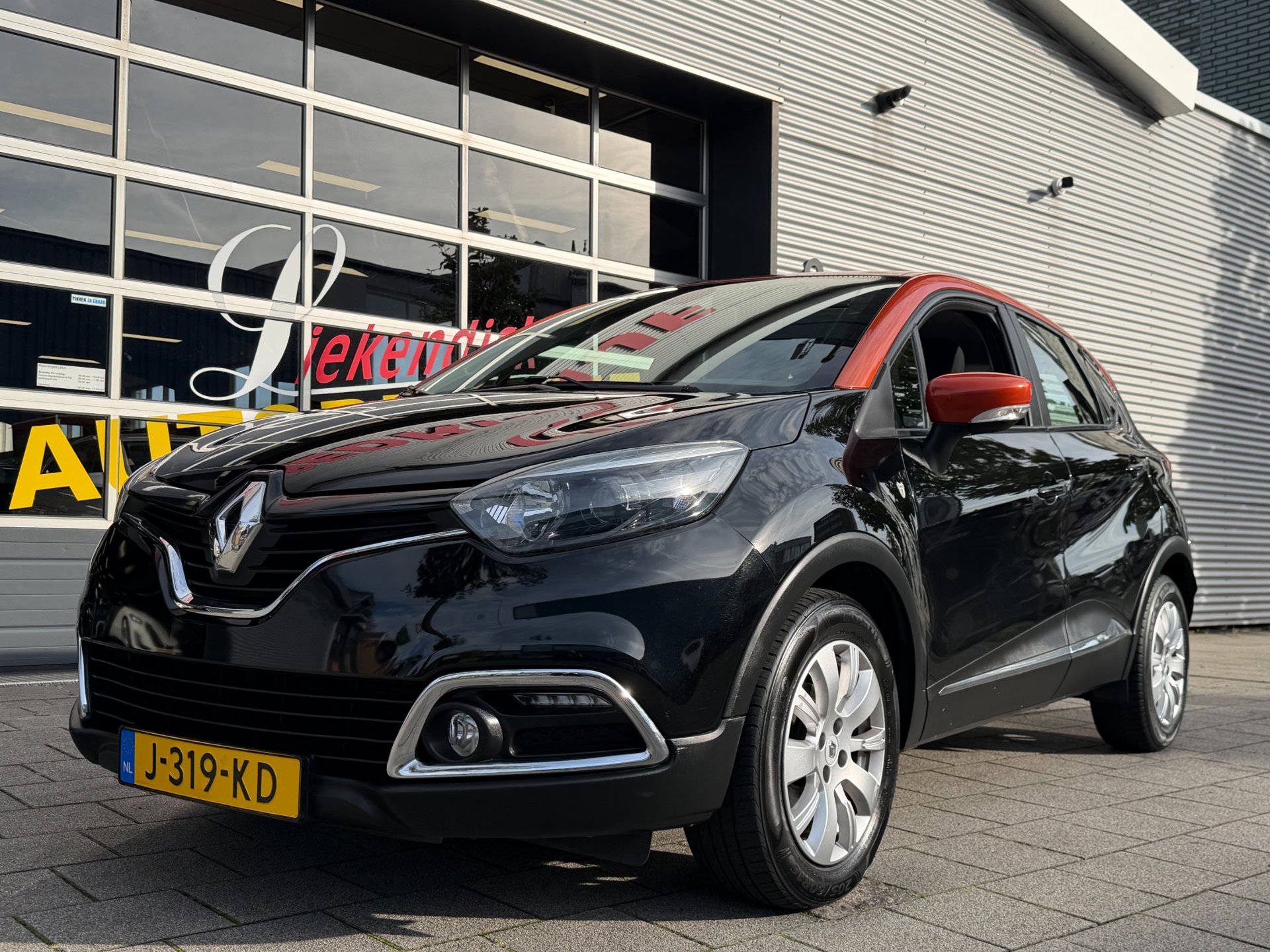 Renault Captur 0.9 TCe Dynamique – Navigatie I Airco I LED I PDC I Sport velgen I Trekhaak I Dealer onderhouden