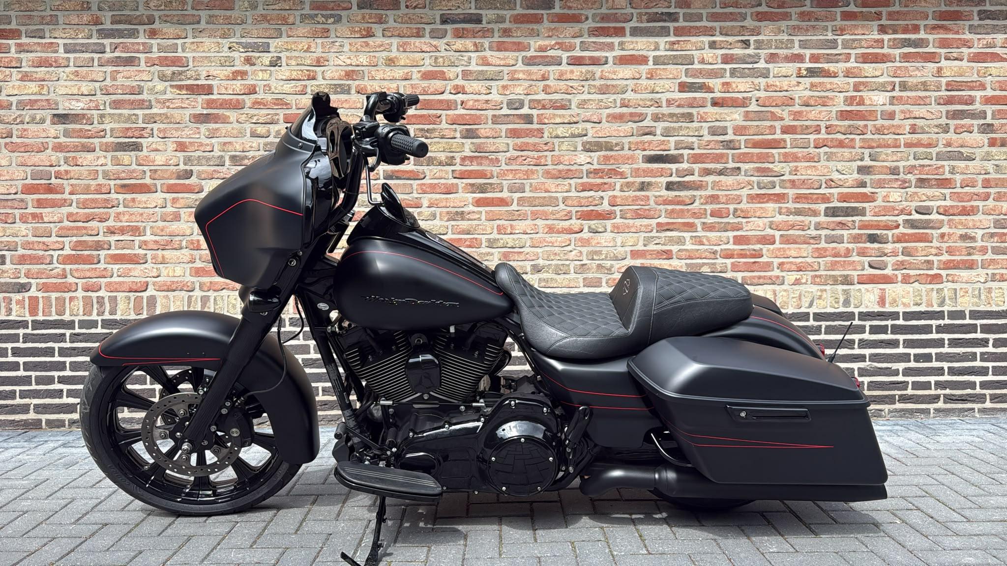 Harley-Davidson 103 FLHX Street Glide
