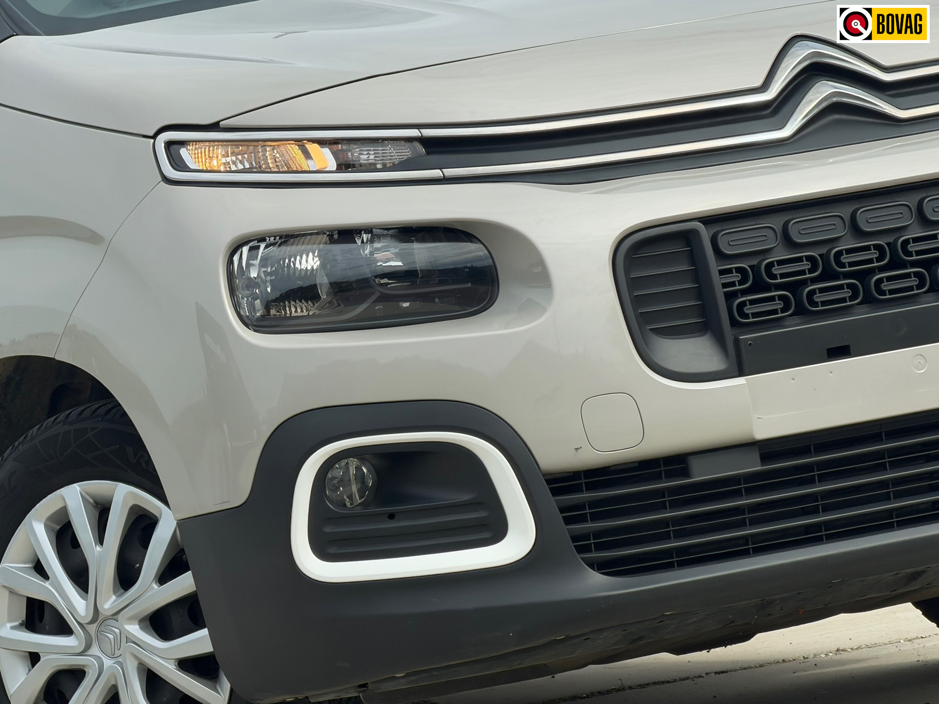 Citroën Berlingo 1.2 PureTech Feel So Good – Sable Metallic – Parkeercamera/Cruise/Carplay/Navigatie