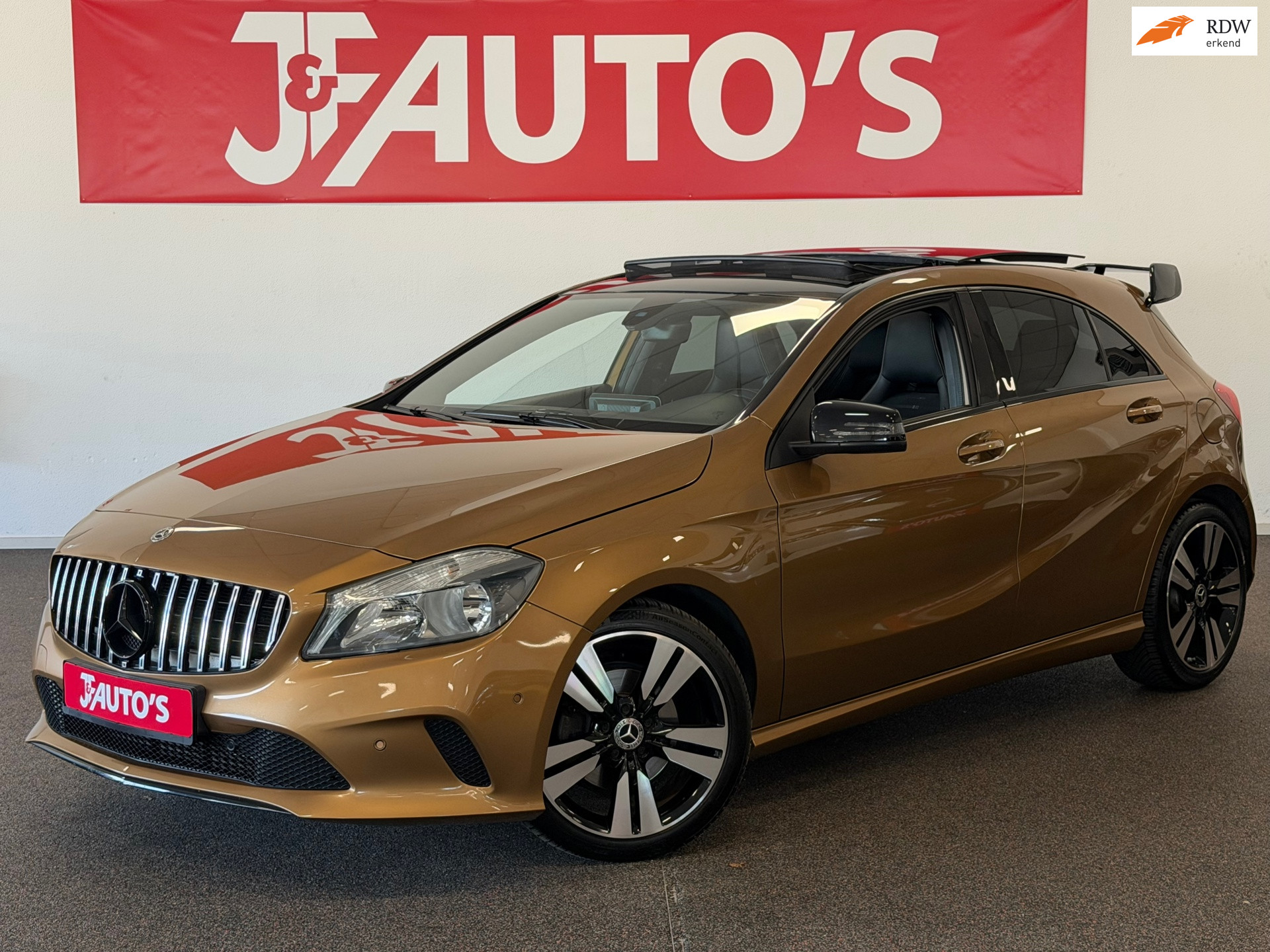 Mercedes-Benz A-Klasse 180 AMG-LINE| PANORAMA|CRUISE|NAVIGATIE|CARPLAY