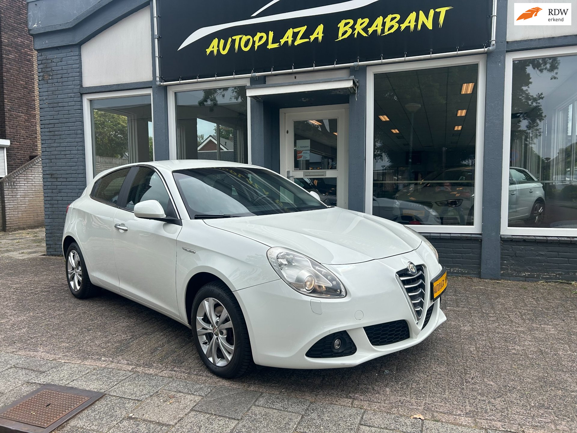 Alfa Romeo Giulietta 1.4 T Distinctive/ AUTOMAAT / CRUISE/ LEER/ USB/ 17 INCH/ 170 PK