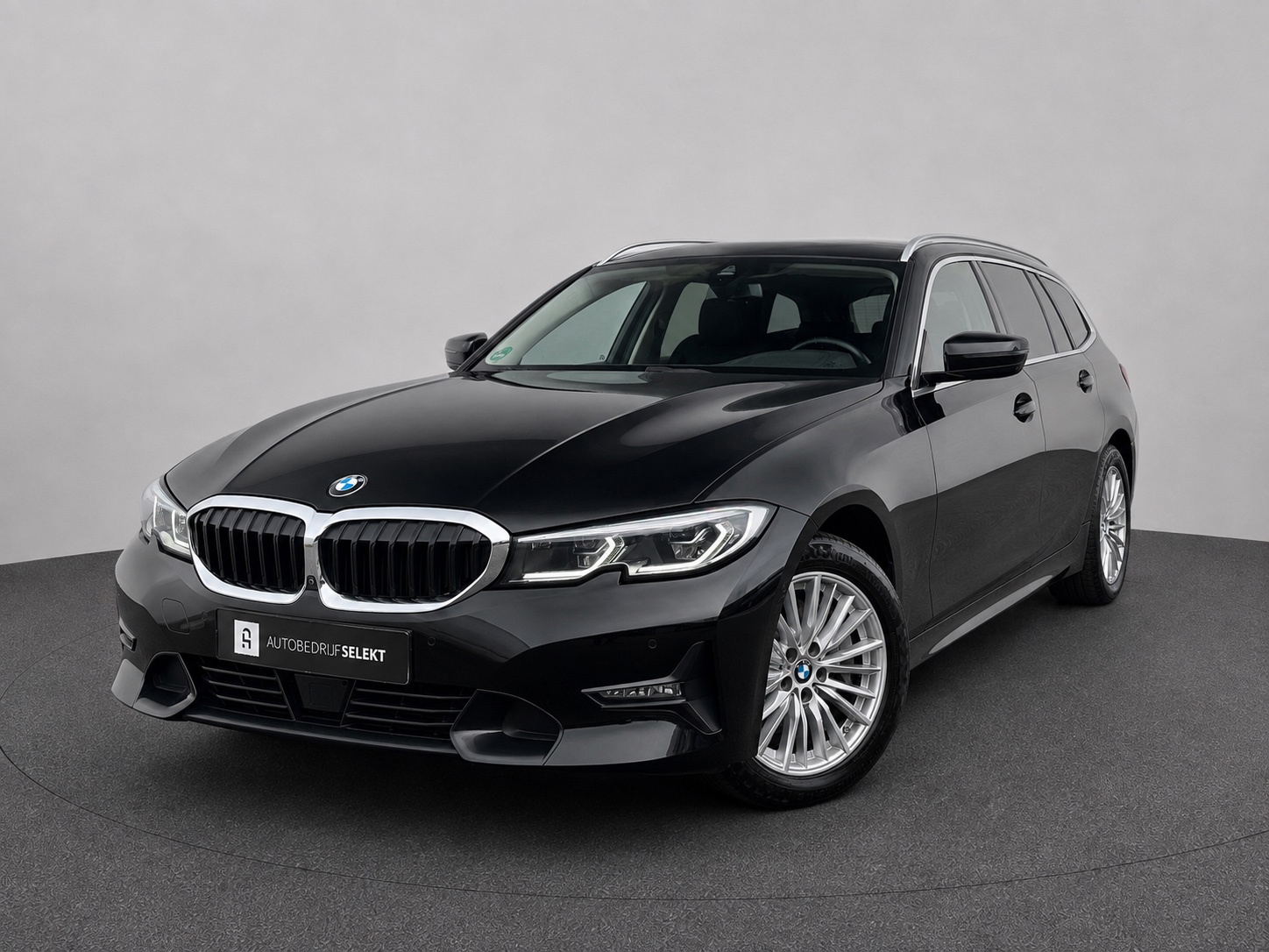 BMW 3 Serie Touring 330e xDrive | Laser | Trekhaak | Head Up | 360 | Sfeerverlichting | Dodehoek | 1e eigenaar