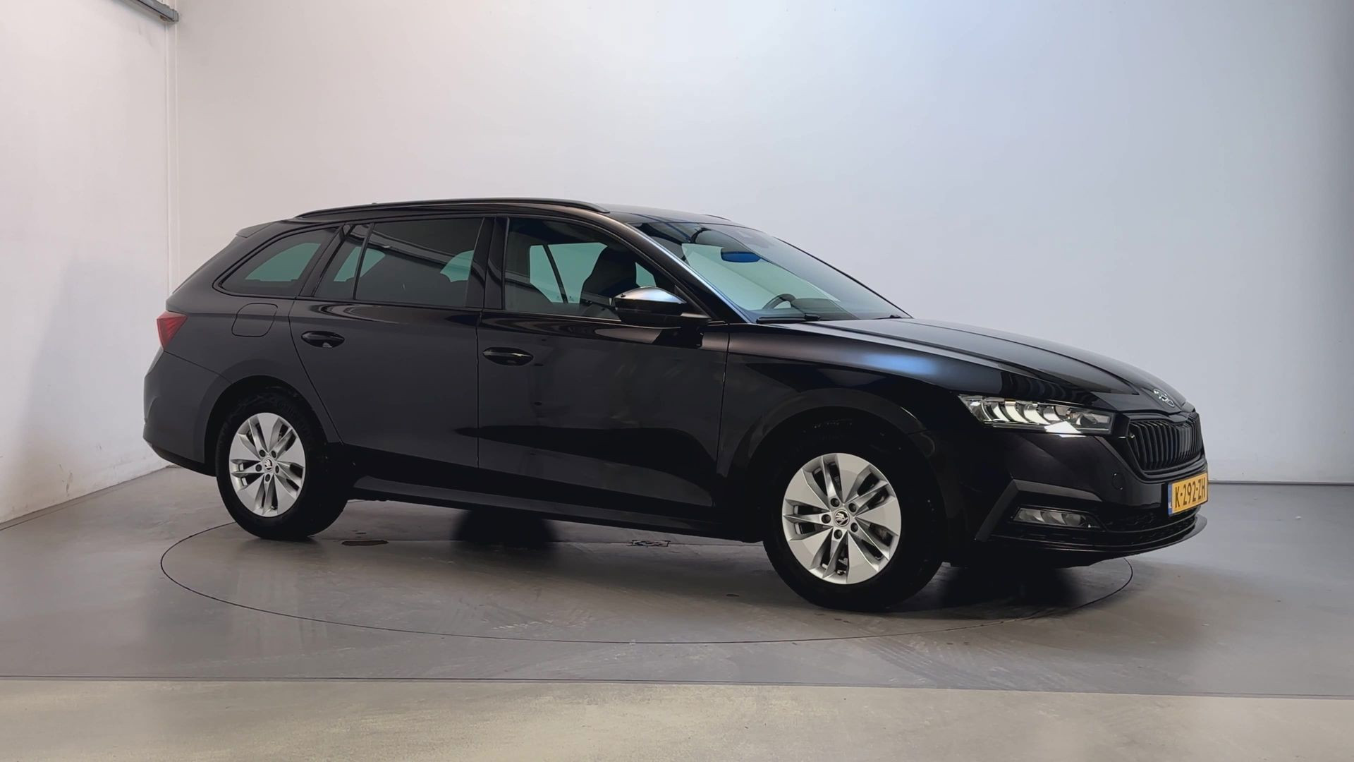 Škoda Octavia Combi 1.0 e-TSI DSG Sport Business Trekhaak Navigatie Sfeerverlichting Parkeersensoren