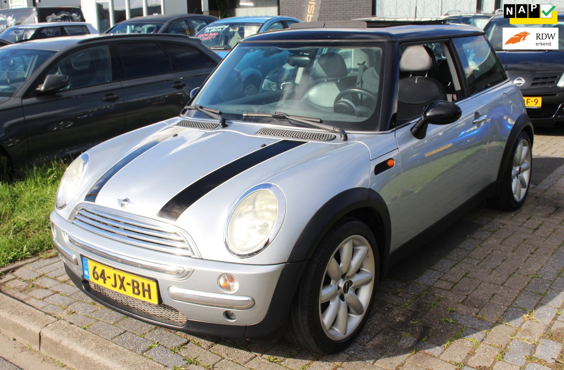 MINI 1.6 Cooper Chili APK Aug 2027! Dealer onderhouden! Panoramadak Leder/Stof Airco Cruise 17″LMV NAP