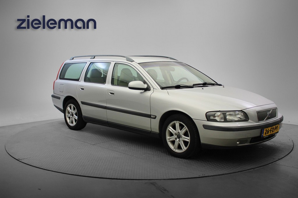 Volvo V70 2.4 Comfort Line Automaat – Airco, Leer, Cruise, Trekhaak