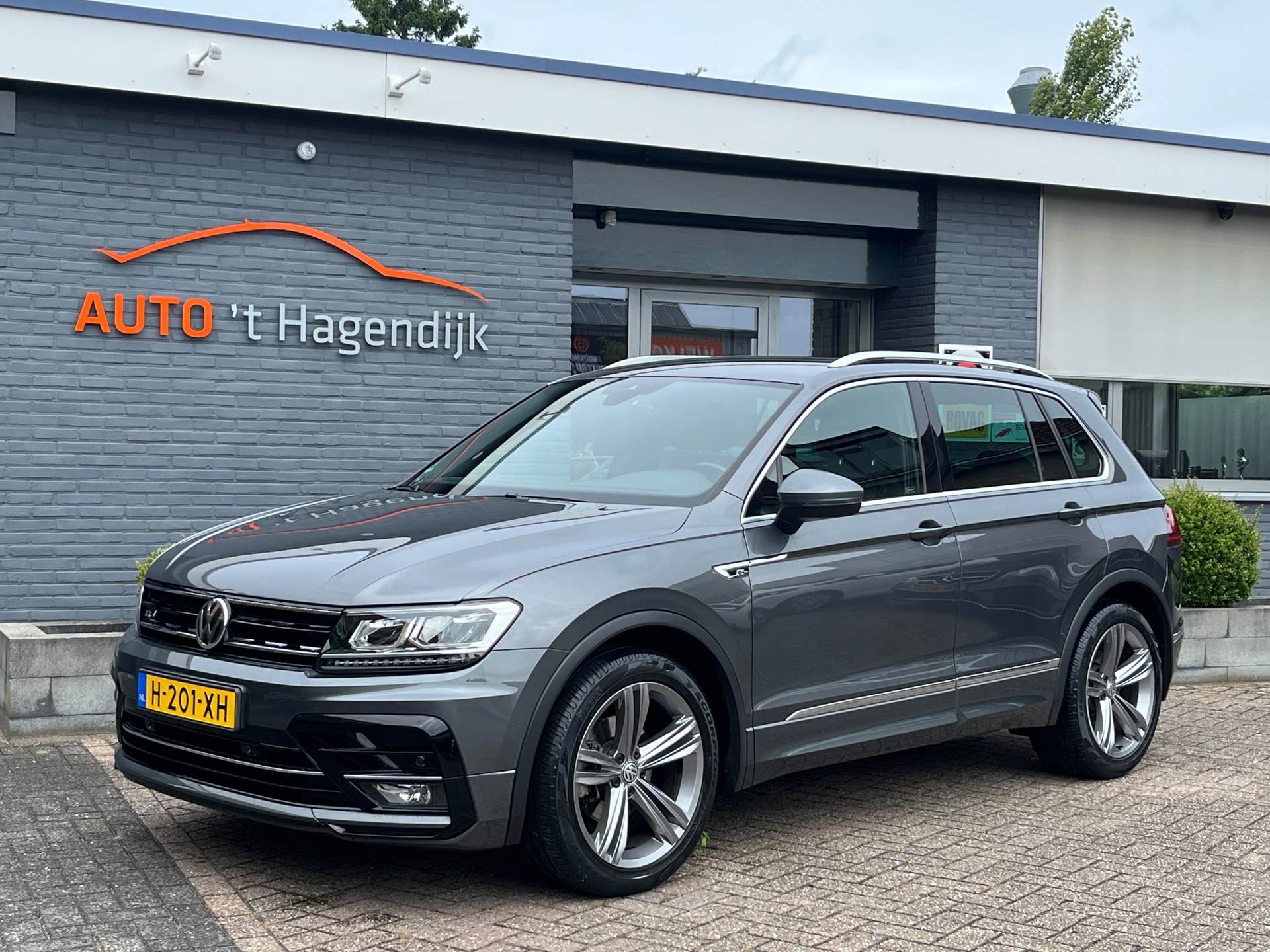 Volkswagen Tiguan 1.5 TSI 150PK AUT R-line int+ext trekh virtual NL-auto NAP