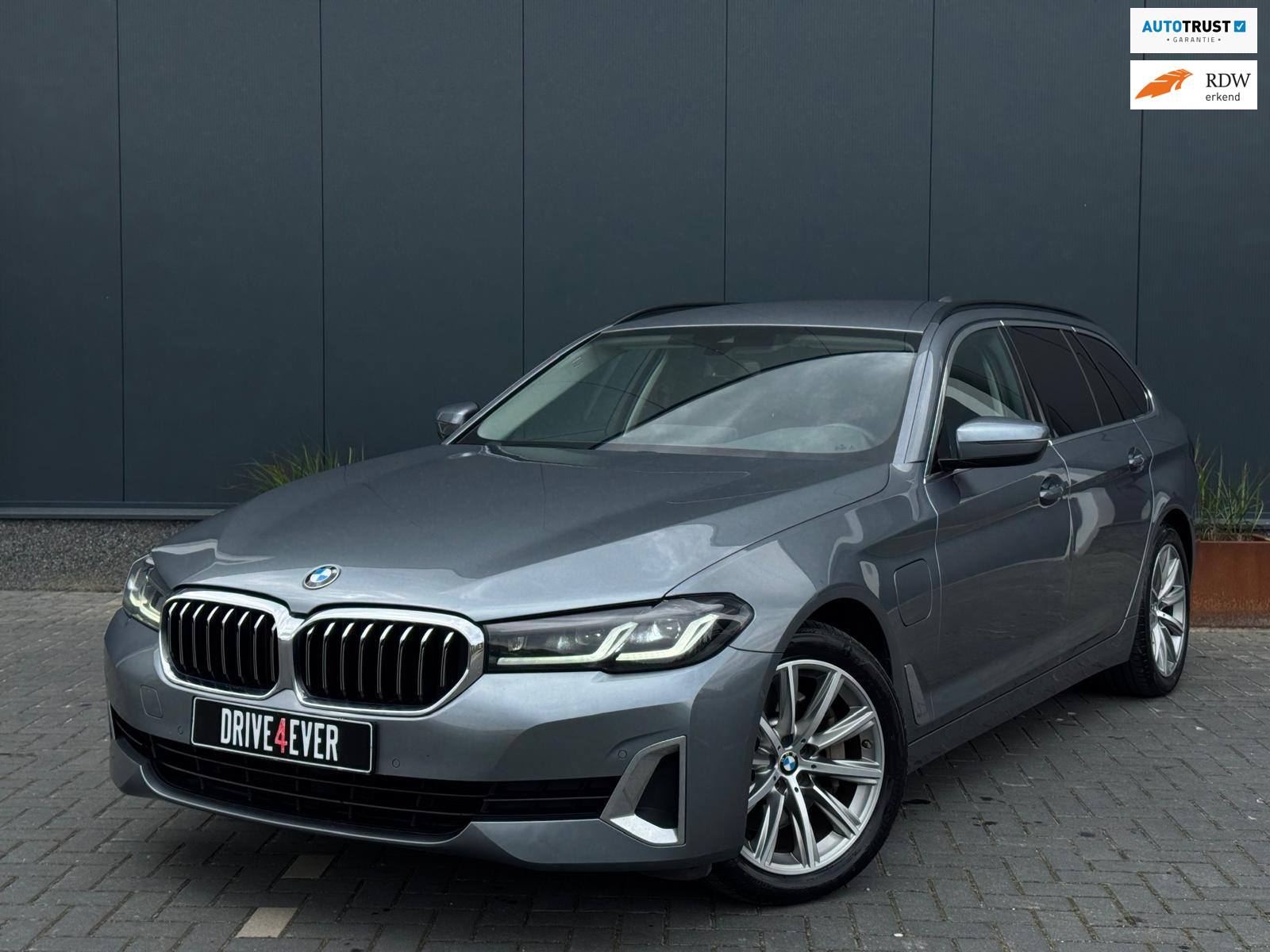 BMW 5 Serie Touring 530e High Executive NAVI | LEDER | LED | CRUISE CONTROL | SPORTVELGEN