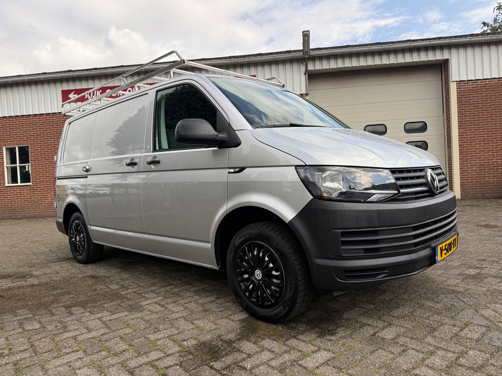 Volkswagen Transporter 2.0 TDI L1H1 euro 6 navi airco cruise