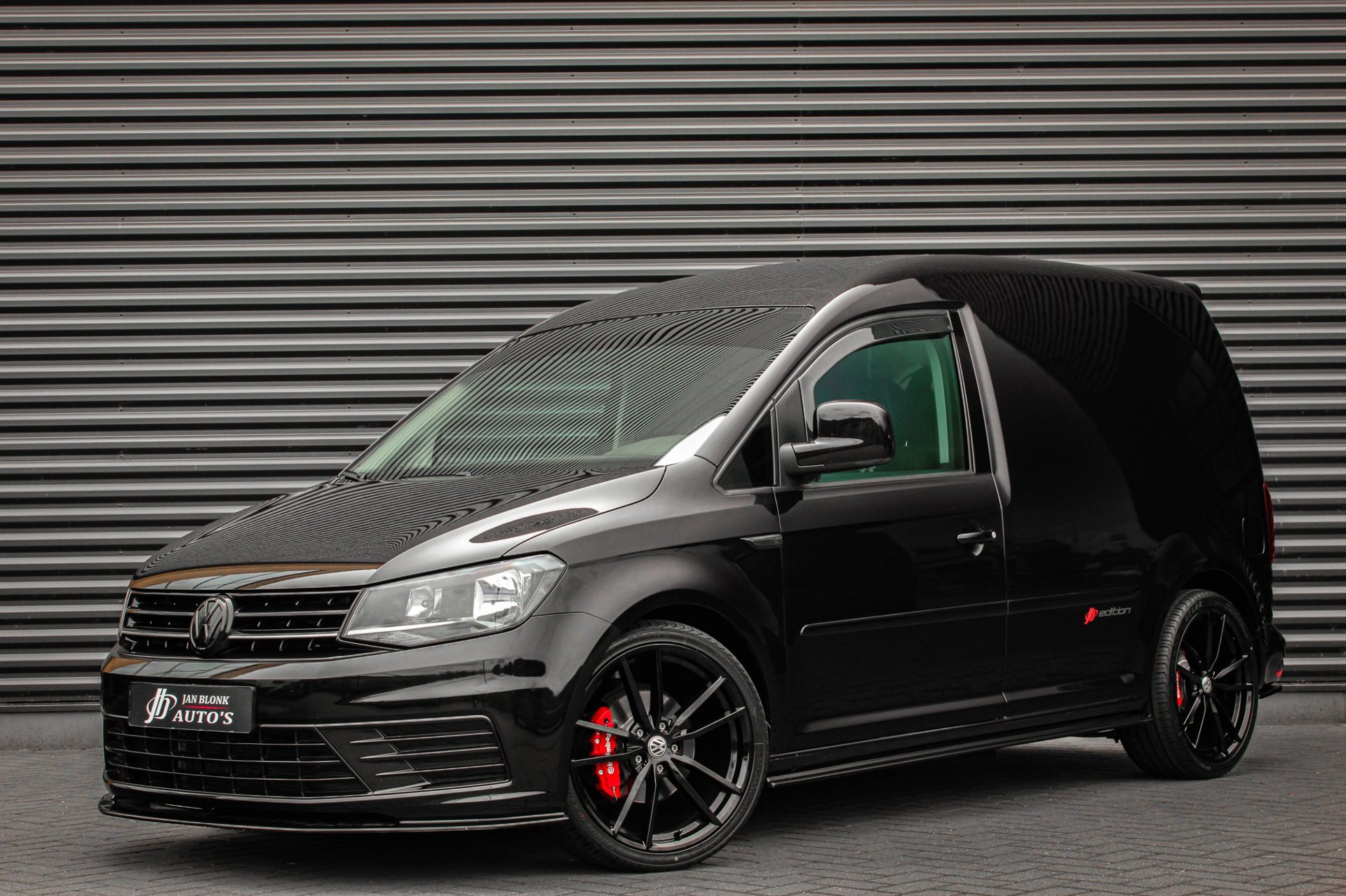 Volkswagen Caddy 2.0 TDI 185PK JB- EDITION / FULL BLACK / SCHROEFSET / LEDEREN BEKLEDING / NIEUWSTAAT / ELEK- PAKKET / MAXTON PACK