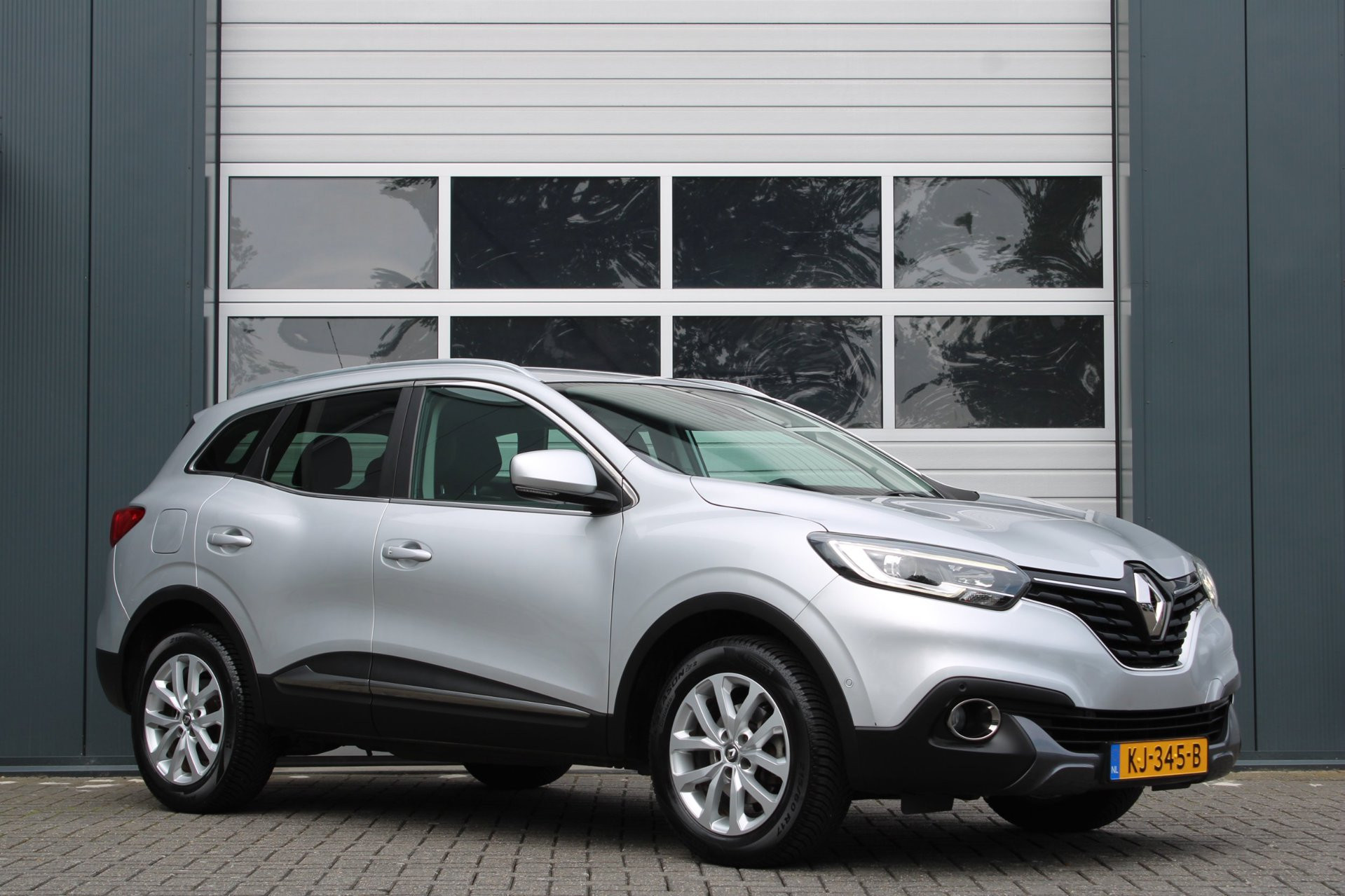 Renault Kadjar 1.2 TCe Intens Automaat Cruise/Camera/Keyless/PDCv+a/Lane.Assist/Park.Assist/Dodehoek/Navi/Bluetooth/17″LM/Trekhaak
