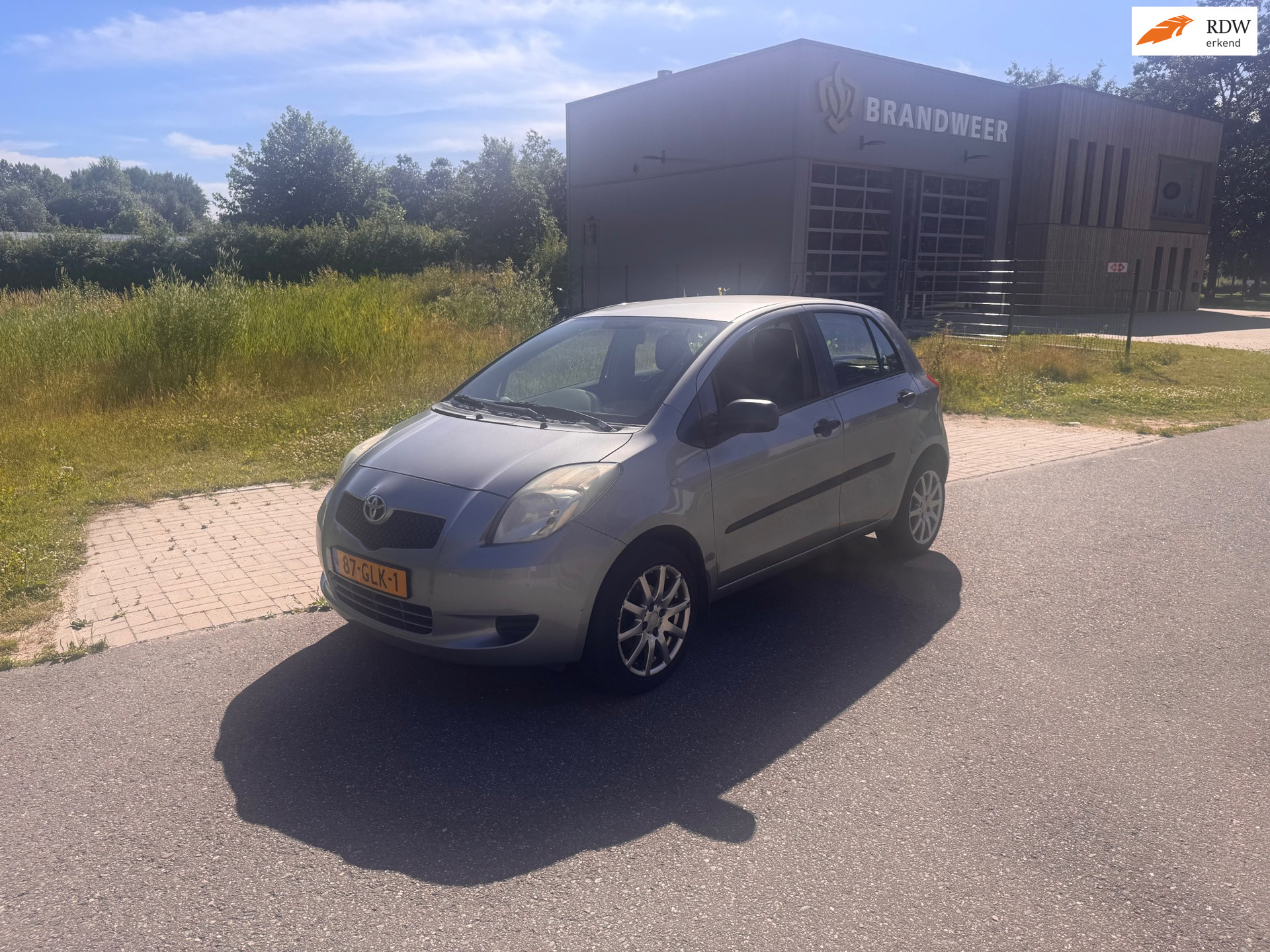 Toyota Yaris 1.0 VVTi +