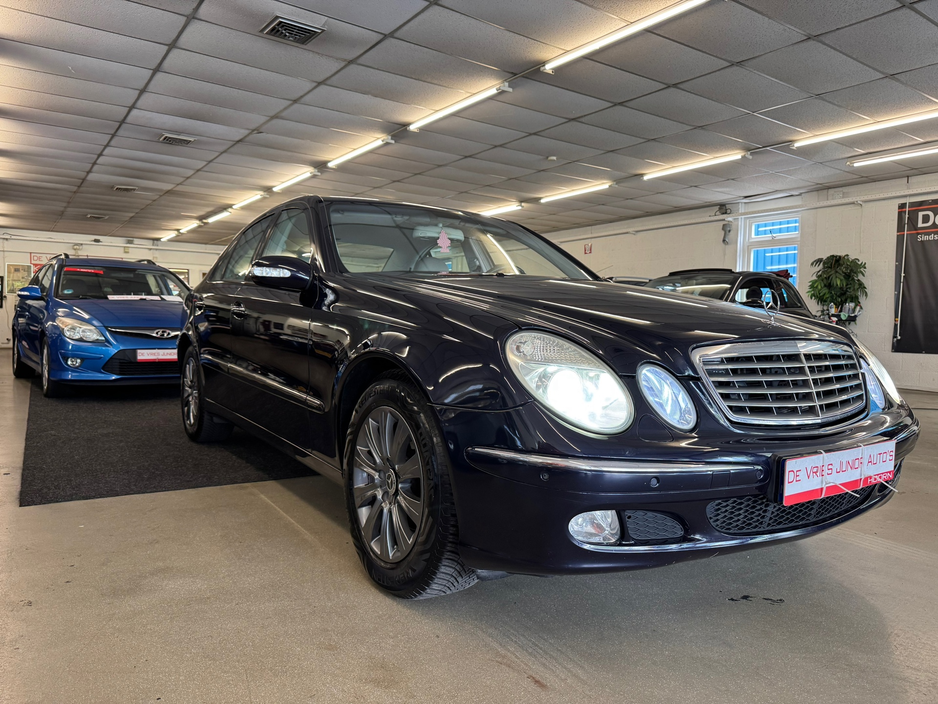 Mercedes-Benz E-Klasse 200 K. Classic. Zeer goed onderhouden, rekeningen netjes aanwezig!