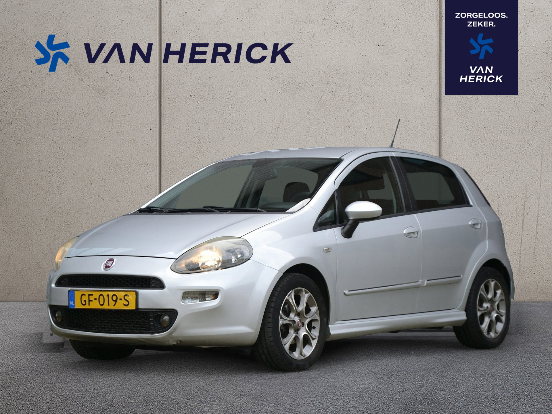 Fiat Punto Evo 0.9 TwinAir 100PK Lounge | Trekhaak | Climate Control | Parkeersensoren