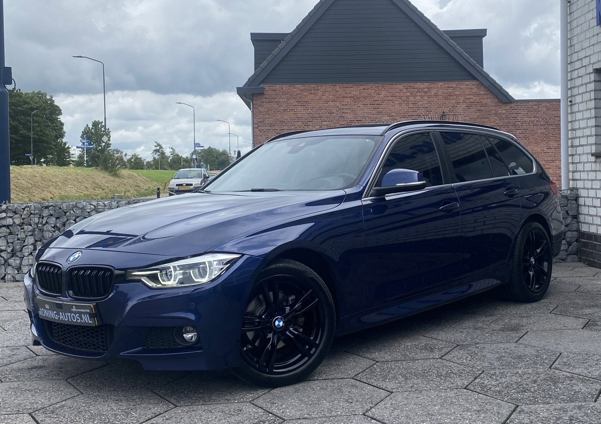 BMW 3 Serie Touring 320i Exec. M-sport/ 18″/ HUD/ Virtual CP/ Premium Audio/ Trekhaak