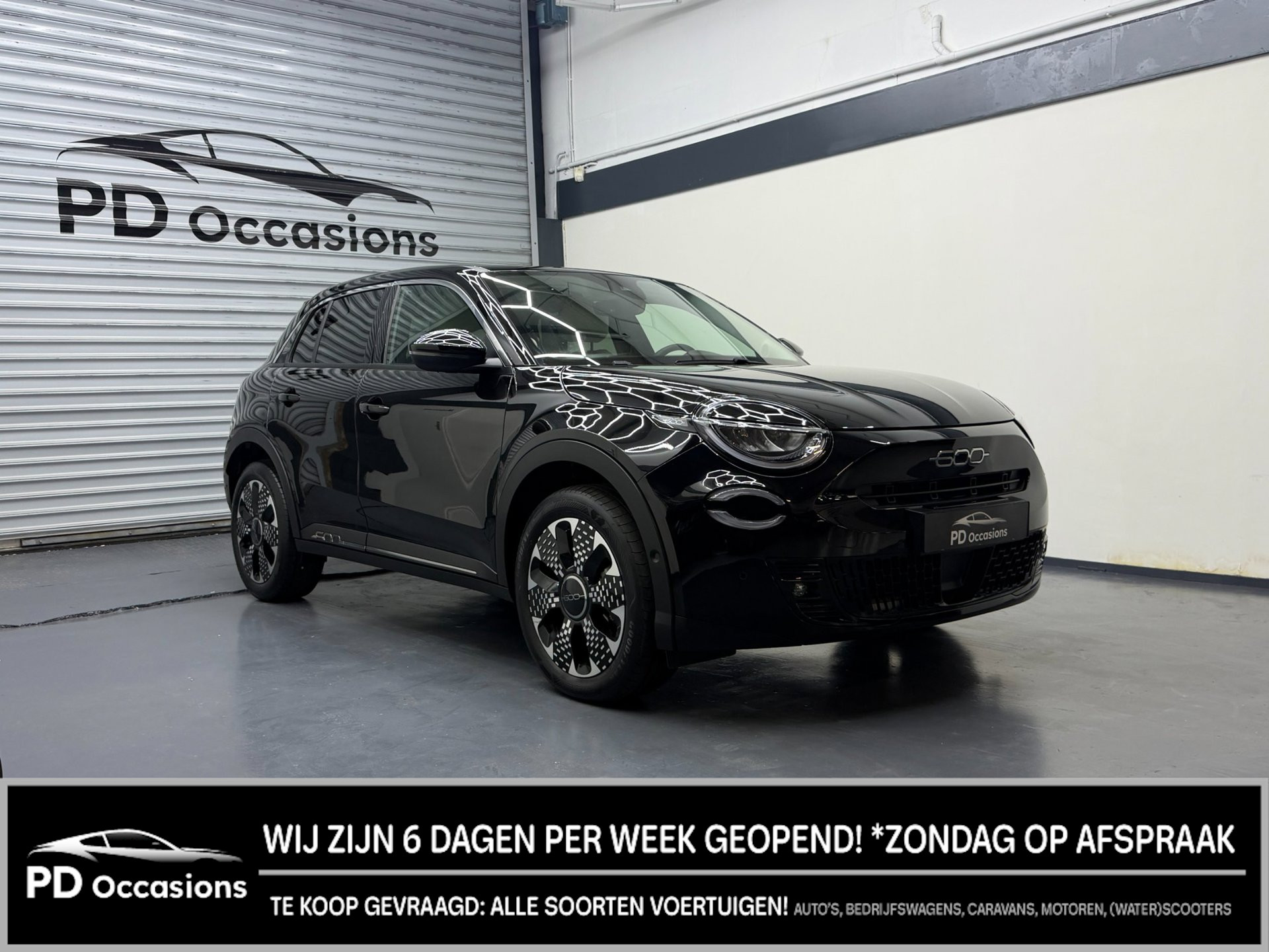 Fiat 600 1.2 Hybrid 145PK La Prima – Wit leer -Elek. Achterklep – Camera – Carplay – ACC