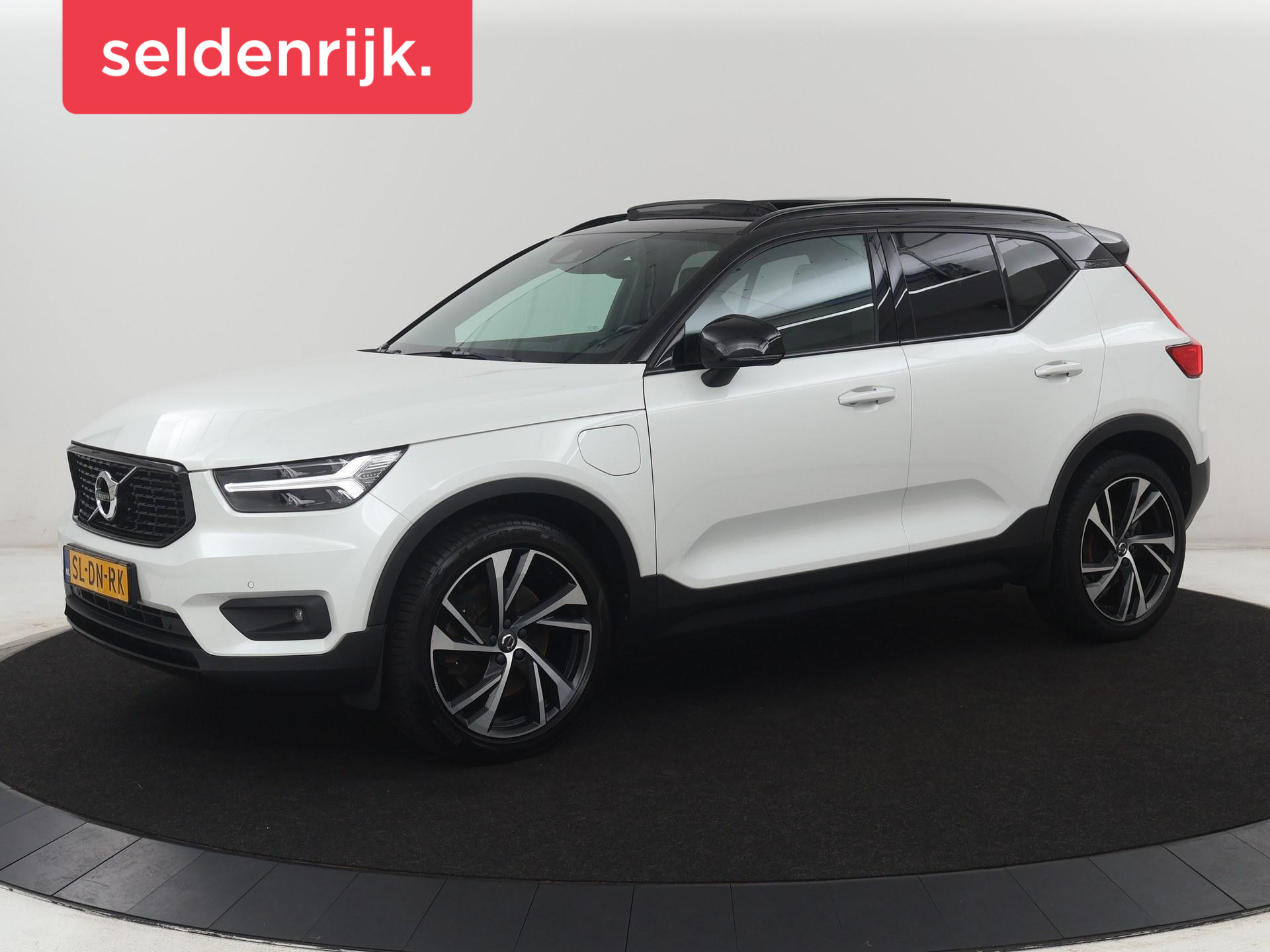 Volvo XC40 T5 R-Design Recharge Plug-In | SOH 90,7% | Panoramadak | Leder |