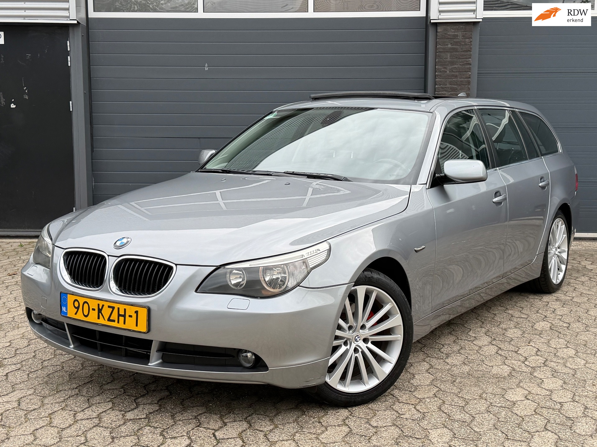 BMW 5 Serie Touring 523i Executive|PANO|LEER|NAVI|CRUISE|TREKHAAK|APK