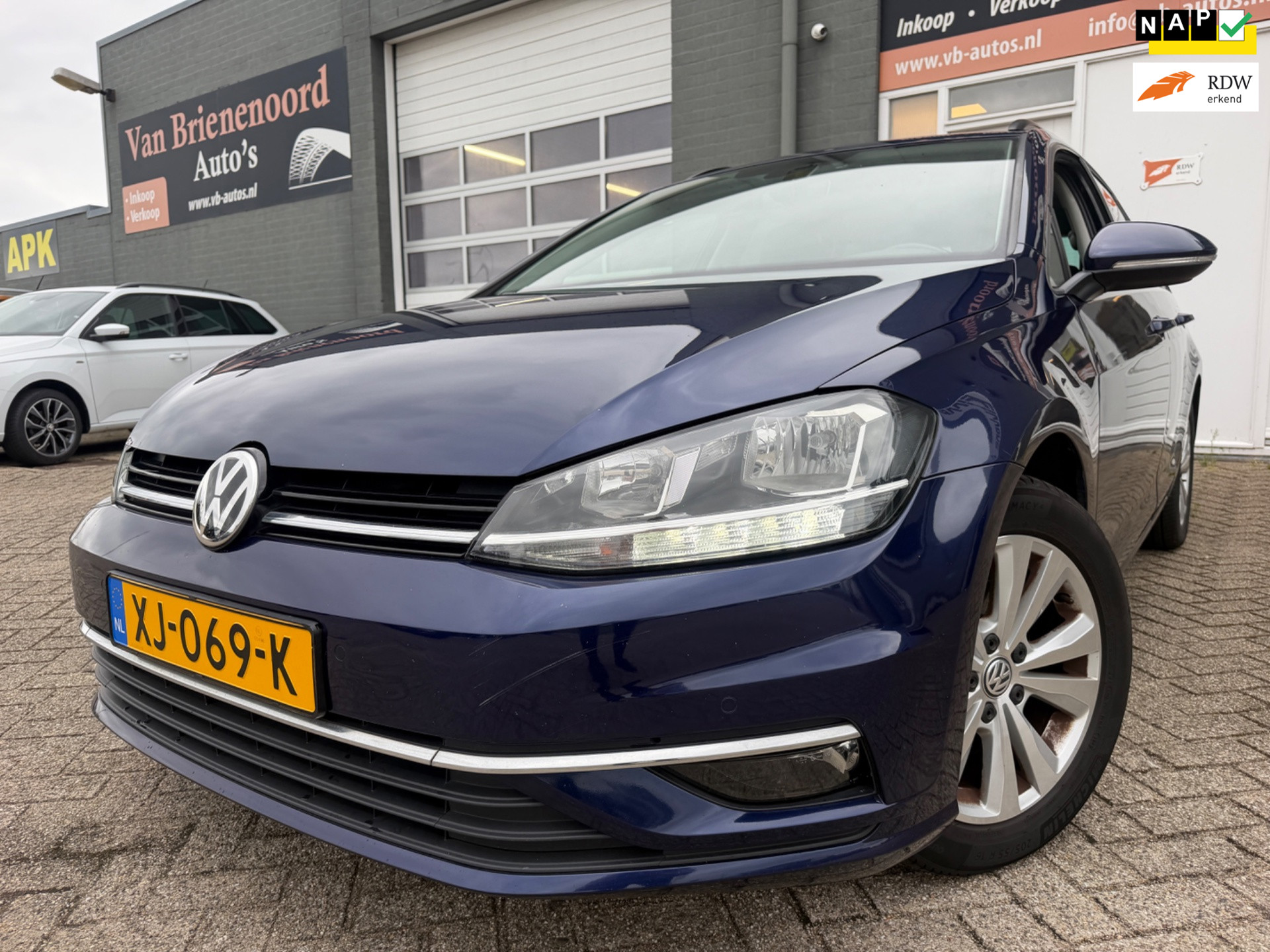 Volkswagen Golf Variant 1.0 TSI Comfortline met parkeersensoren en navigatie en bluetooth telefoon / media en cruise controle