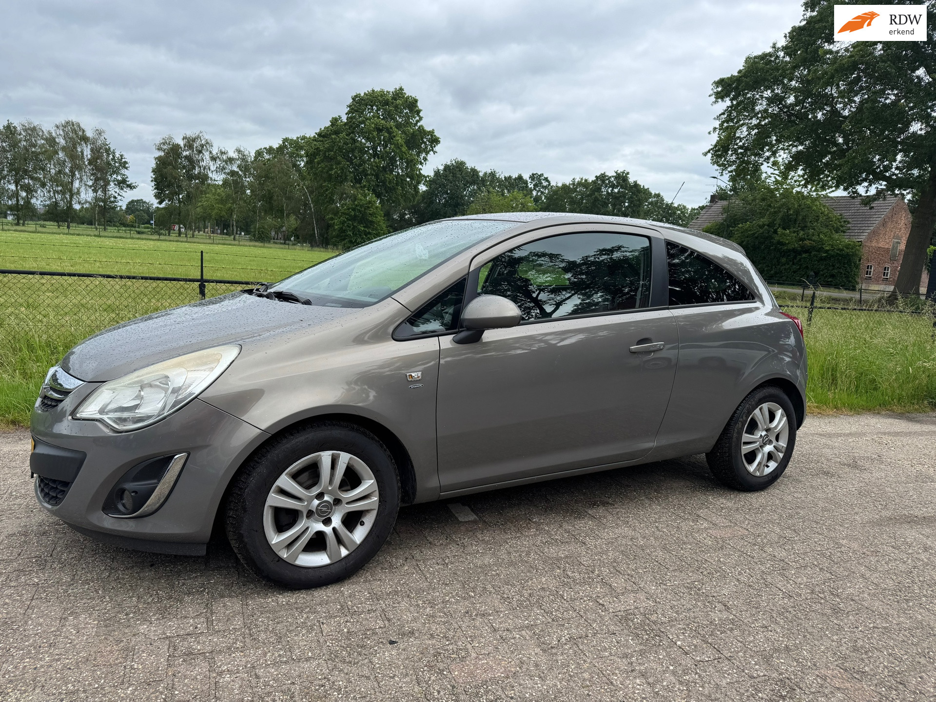 Opel Corsa 1.4-16V, LM velgen, APK, Airco, nieuw model
