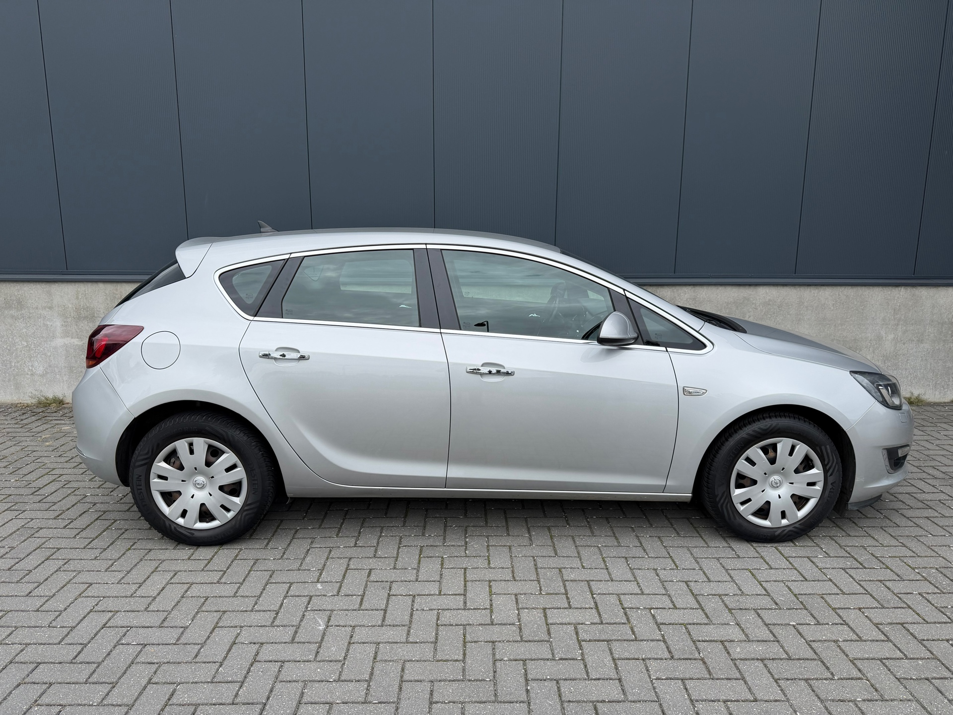 Opel Astra 1.4 turbo cosmo automaat 140 PK, ZEER compleet, Trekhaak