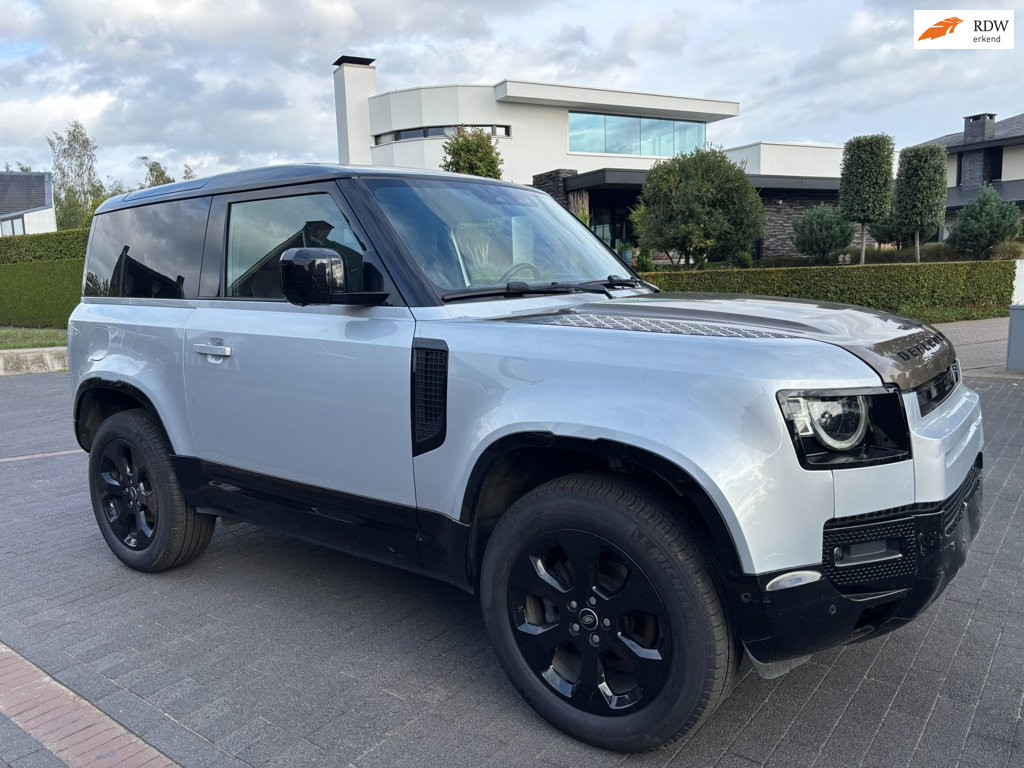 Land Rover Defender 90 3.0 D250 90 X-Dynamic SE 250 pk diesel grijs kenteken. SCHADE.