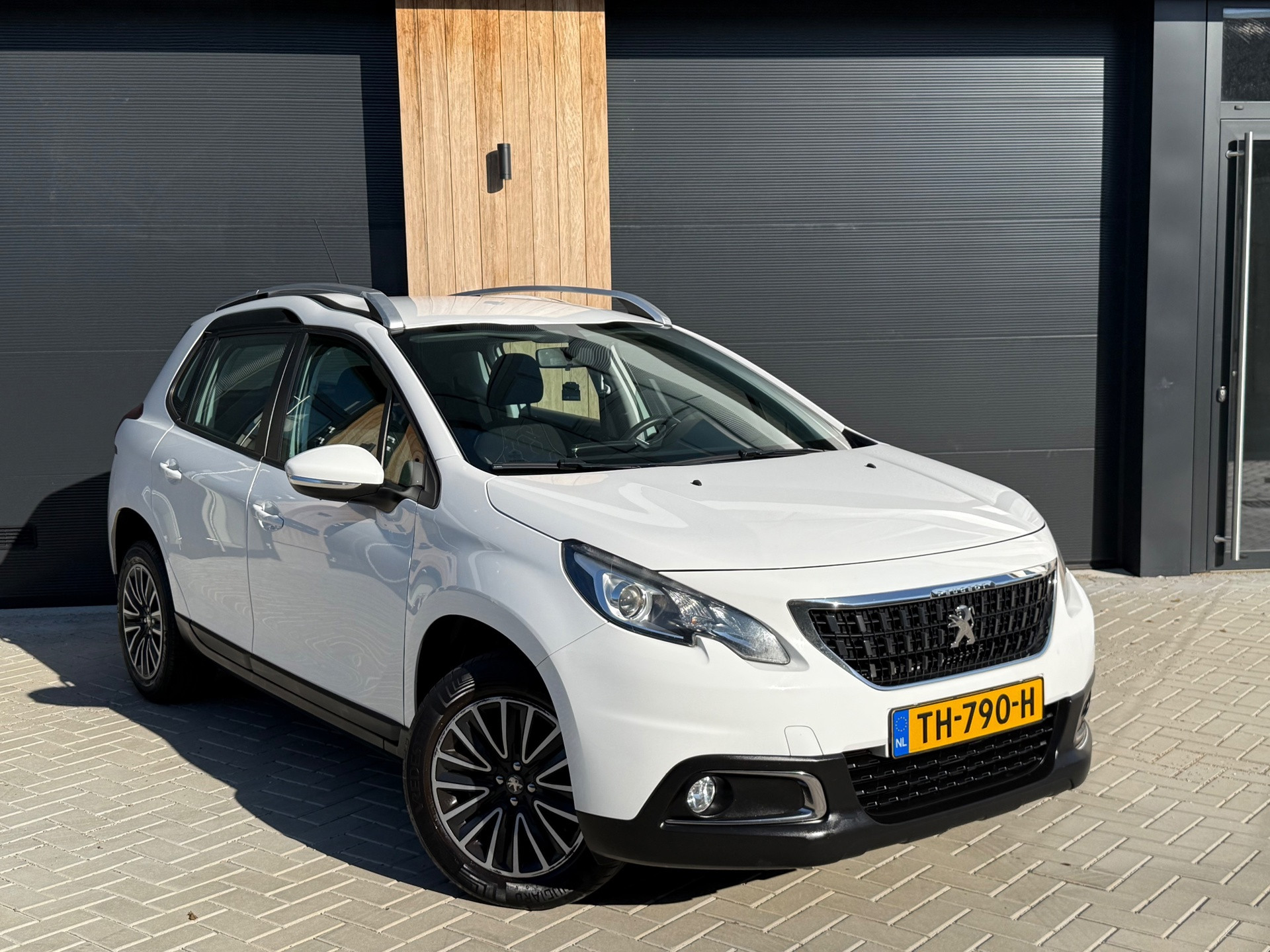 Peugeot 2008 1.2 PureTech Blue Lion (bj 2018) NAVI|PARKSENSOR|CRUISE