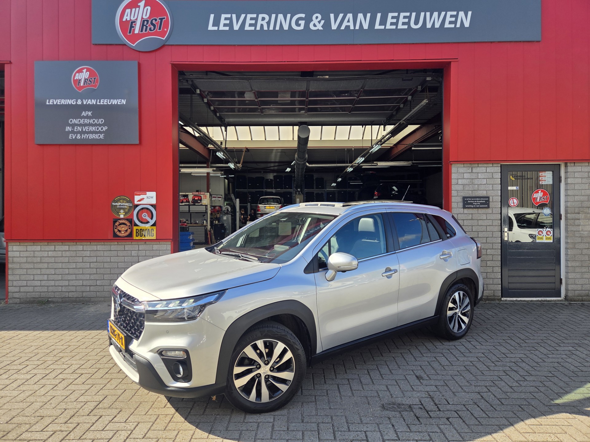 Suzuki S-Cross 1.4 Boosterjet Style Smart Hybrid/ Trekhaak/ Navigatie/ Parkeersensoren V+A/ Panorama dak/ Rijklaarprijs!