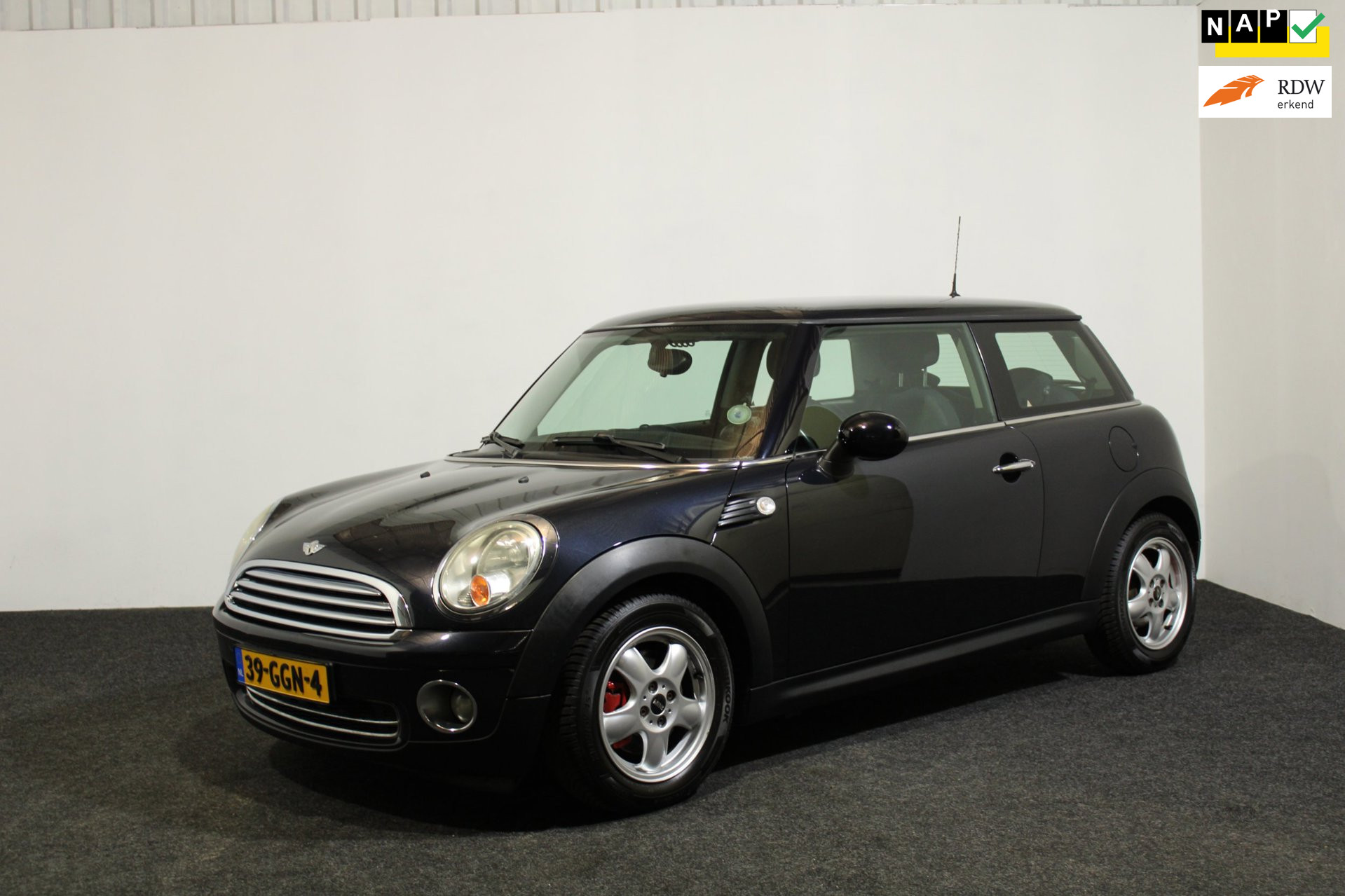 MINI 3-deurs 1.4 One | Zwart | Airco | Handgeschakeld | Sportief en Zuinig en vol in opties! incl. nieuwe APK en afleveringsbeurt!