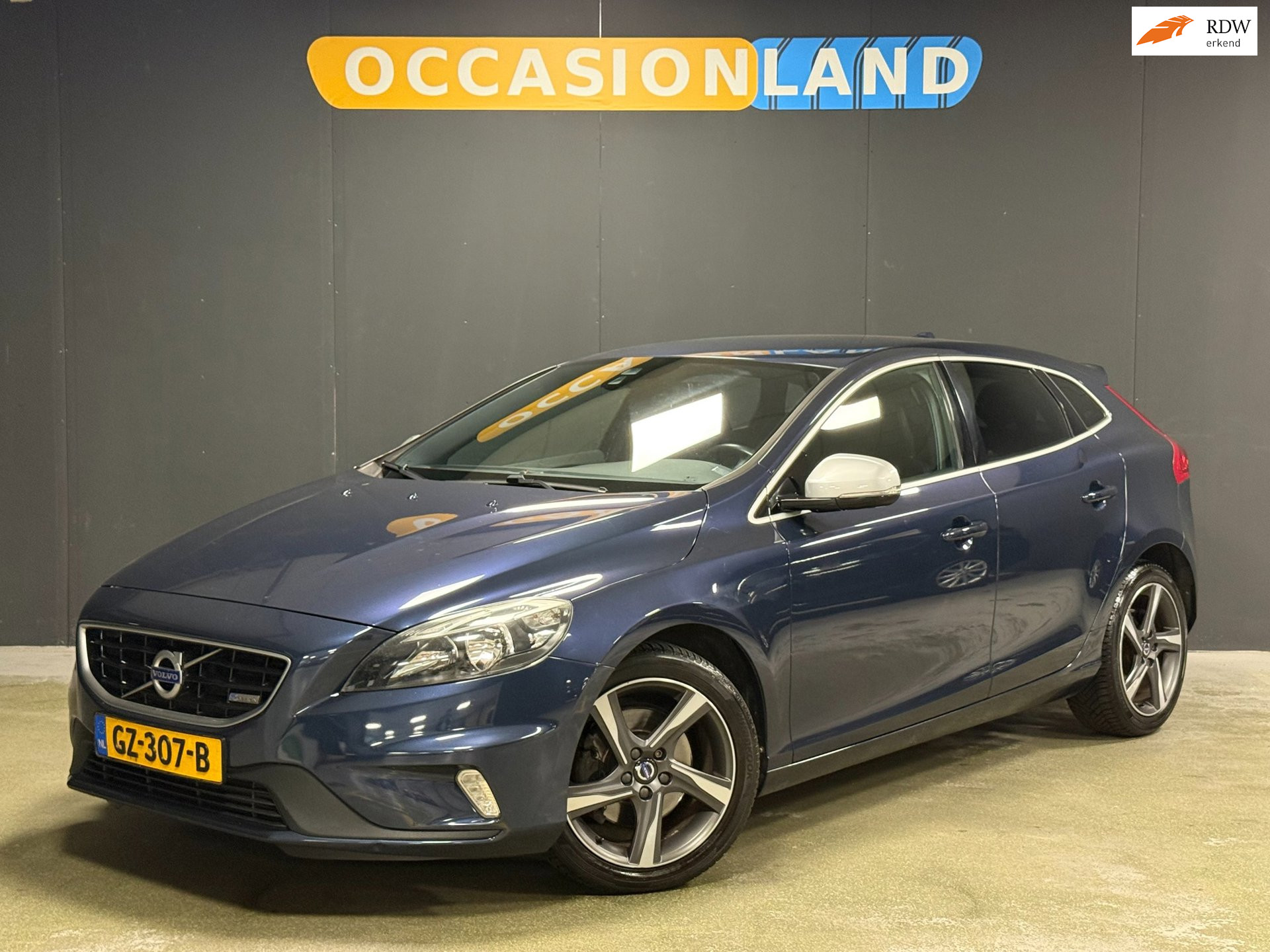 Volvo V40 1.6 T4 R-Design|TREKHAAK|CRUISE|BLUETOOTH|NAVI|17INCH|
