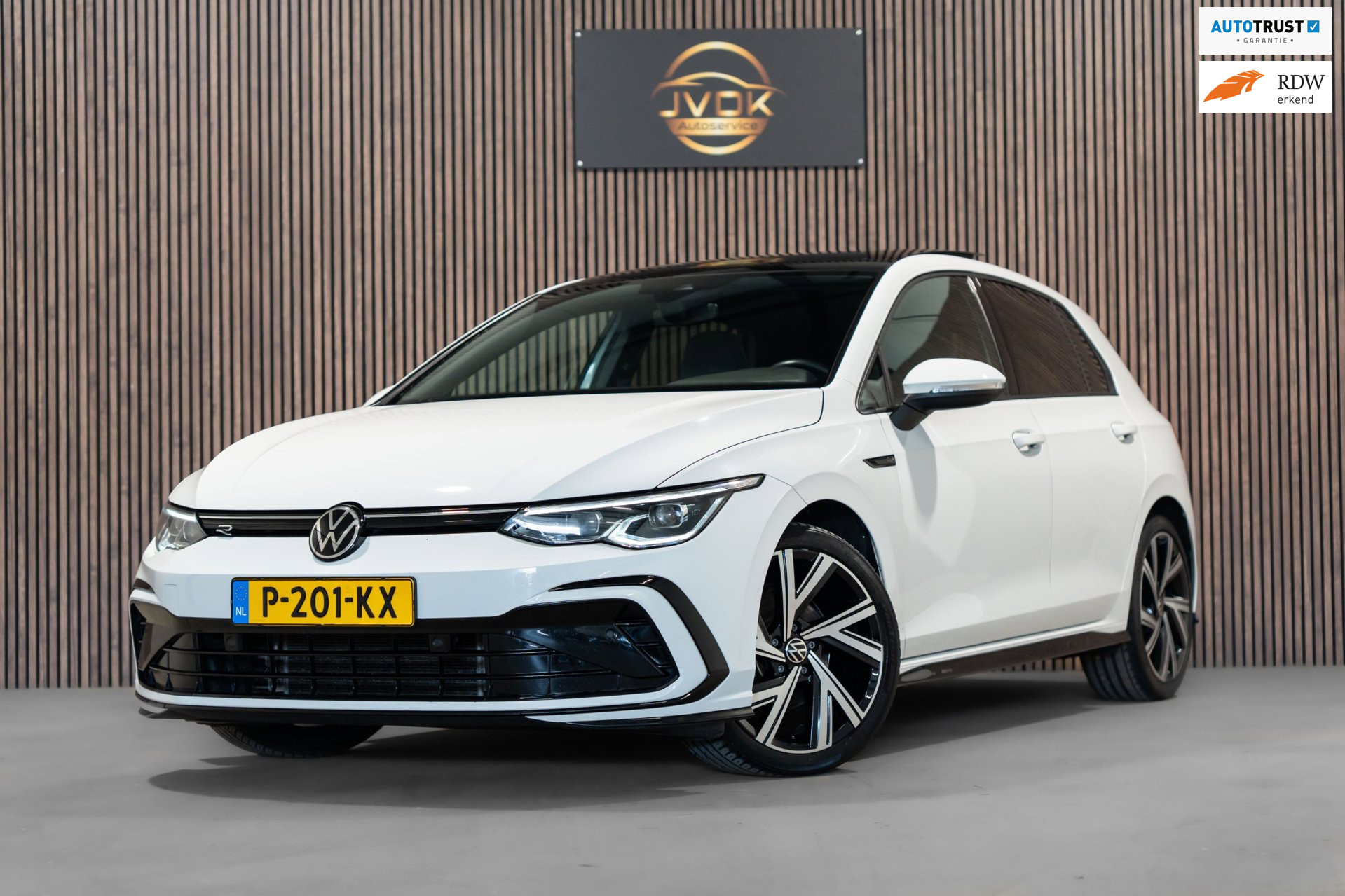 Volkswagen Golf 1.5 eTSI DSG R-Line Pano IQ Camera