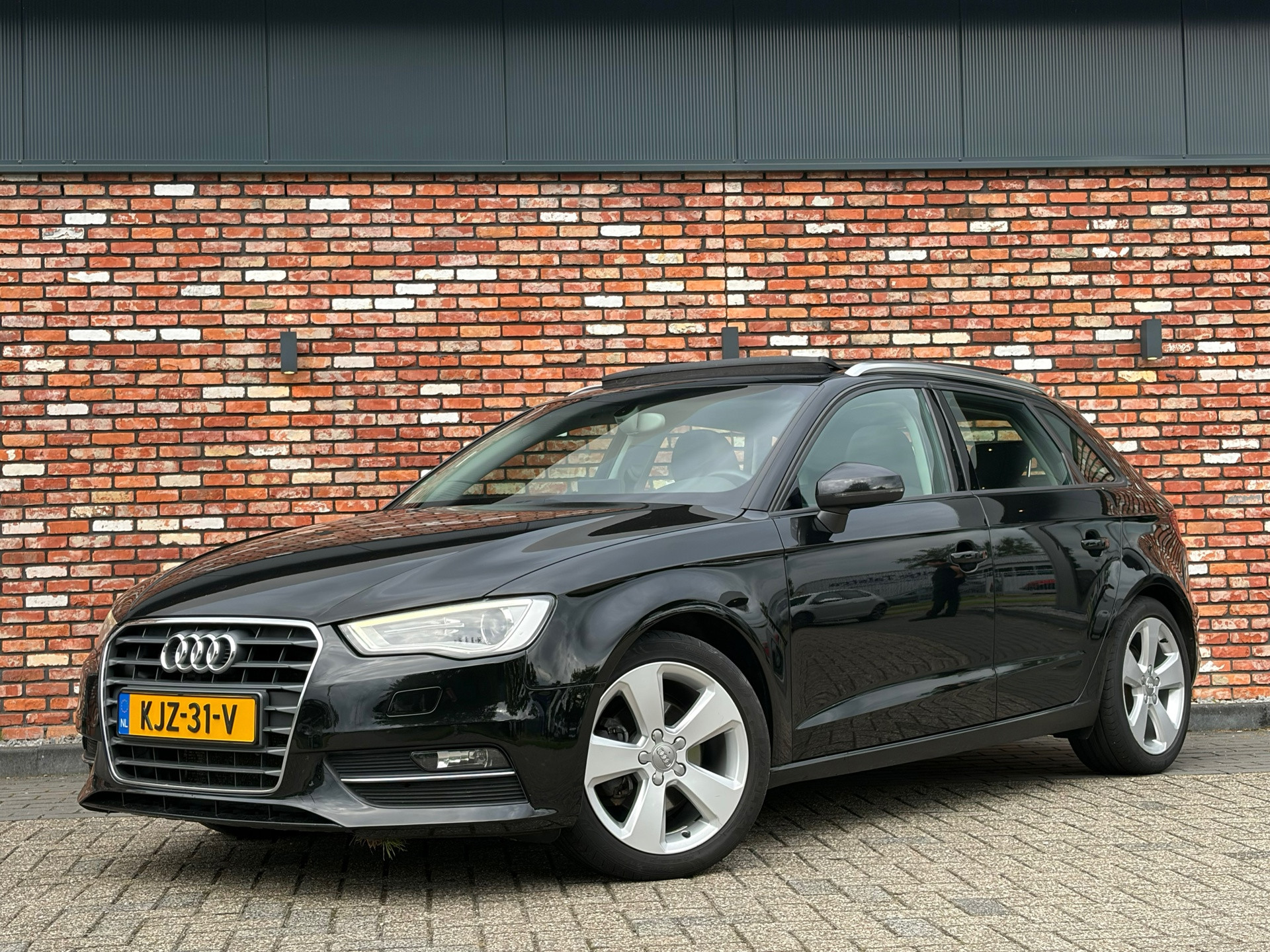 Audi A3 SPORTBACK 1.4 TFSI Ambiente Pro Line Plus Pano Trekhaak Led Stoelverw Nav/Cruise Voll.Onderhouden!