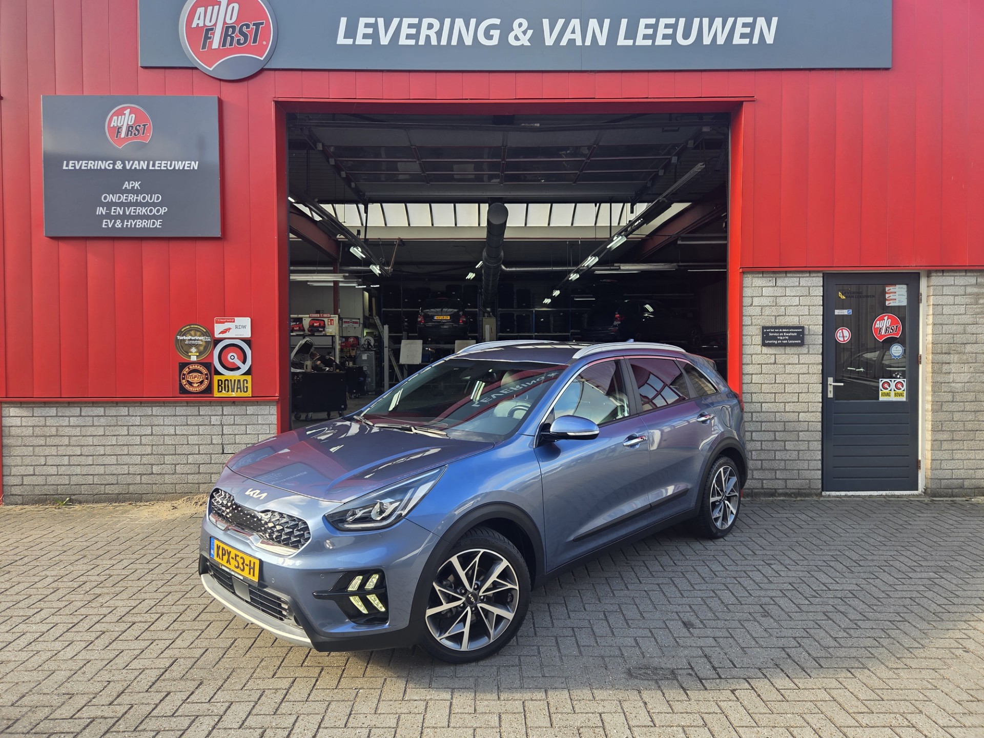Kia Niro 1.6 GDi Hybrid ExecutiveLine Automaat/ Navigatie/ Parkeersensoren V+A/ Lederen bekleding/ Camera/ Rijklaarprijs!