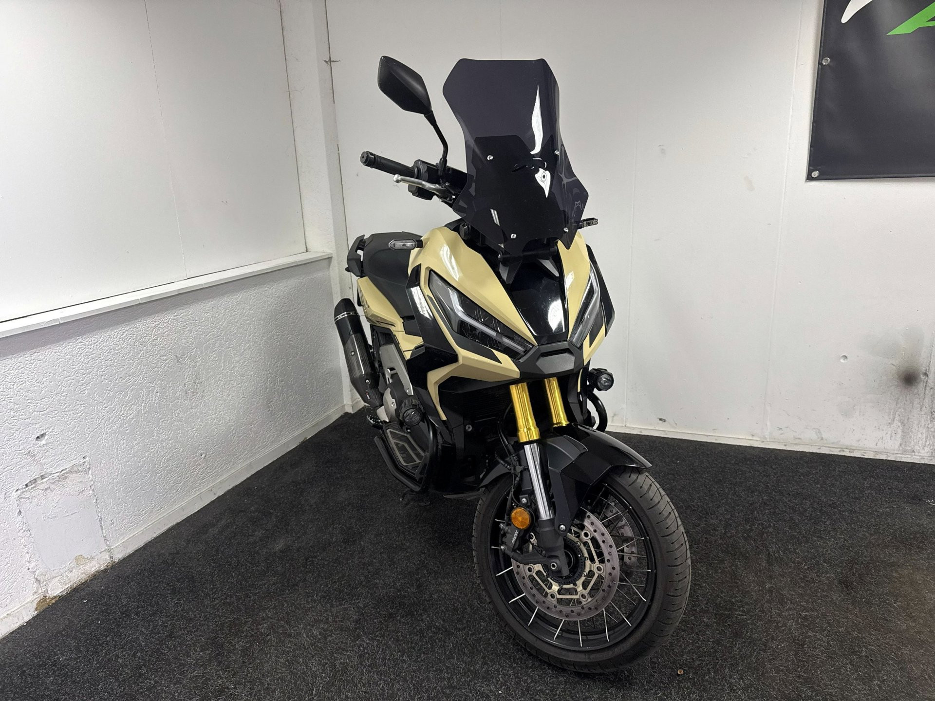 Honda Scooter NC 750 X-ADV – Akrapovic – Mistlampen – Smoked Windscherm – Weinig km