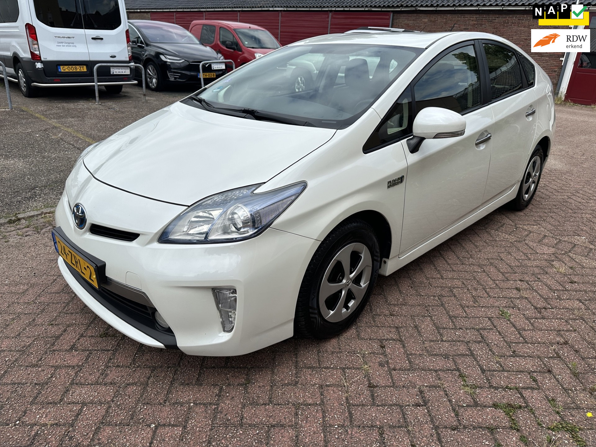 Toyota Prius 1.8 Plug-in Aspiration NAVI CAMERA LEER NAP