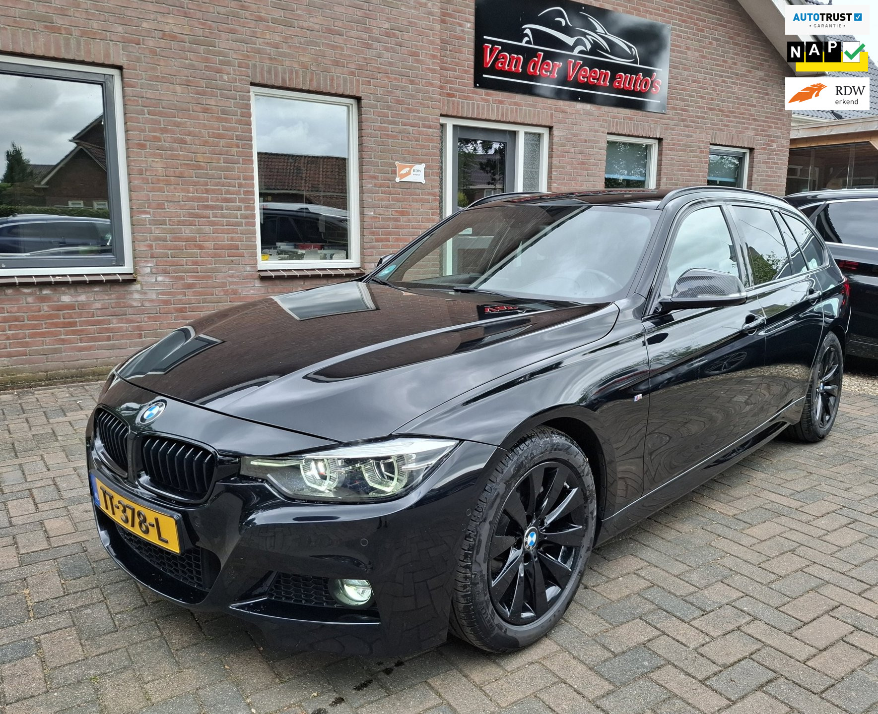 BMW 3 Serie Touring 320i M Sport. O.a. carplay, leder, navi, camera, LED cruise, trekhaak. Dealer onderhouden. Prijs incl garantie
