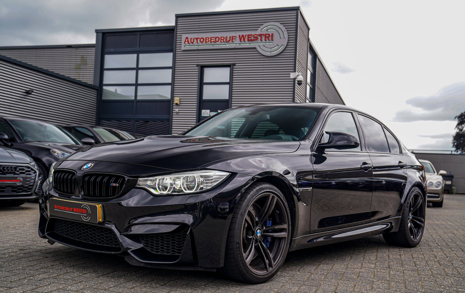 BMW 3 Serie M3 | Carbon Dak | Origineel NL | BMW LED | M Drivers Package | Camera | 100% onderhouden | Carbon accenten | 431PK |
