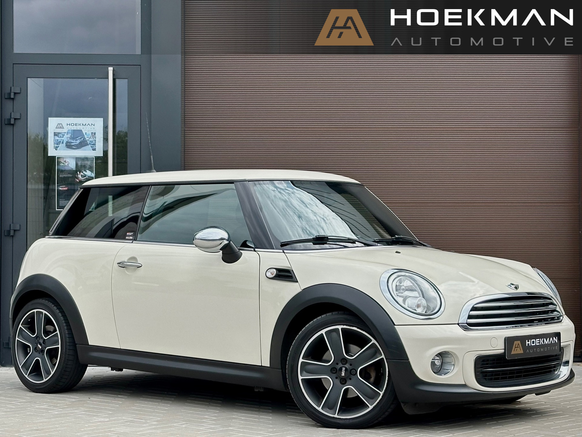 MINI 3-deurs 1.6 One Chili | BTW auto! dealeronderh.| Climate, Cruise, Navigatie, Bluetooth, Half lederen bekleding, USB/AUX, 17′