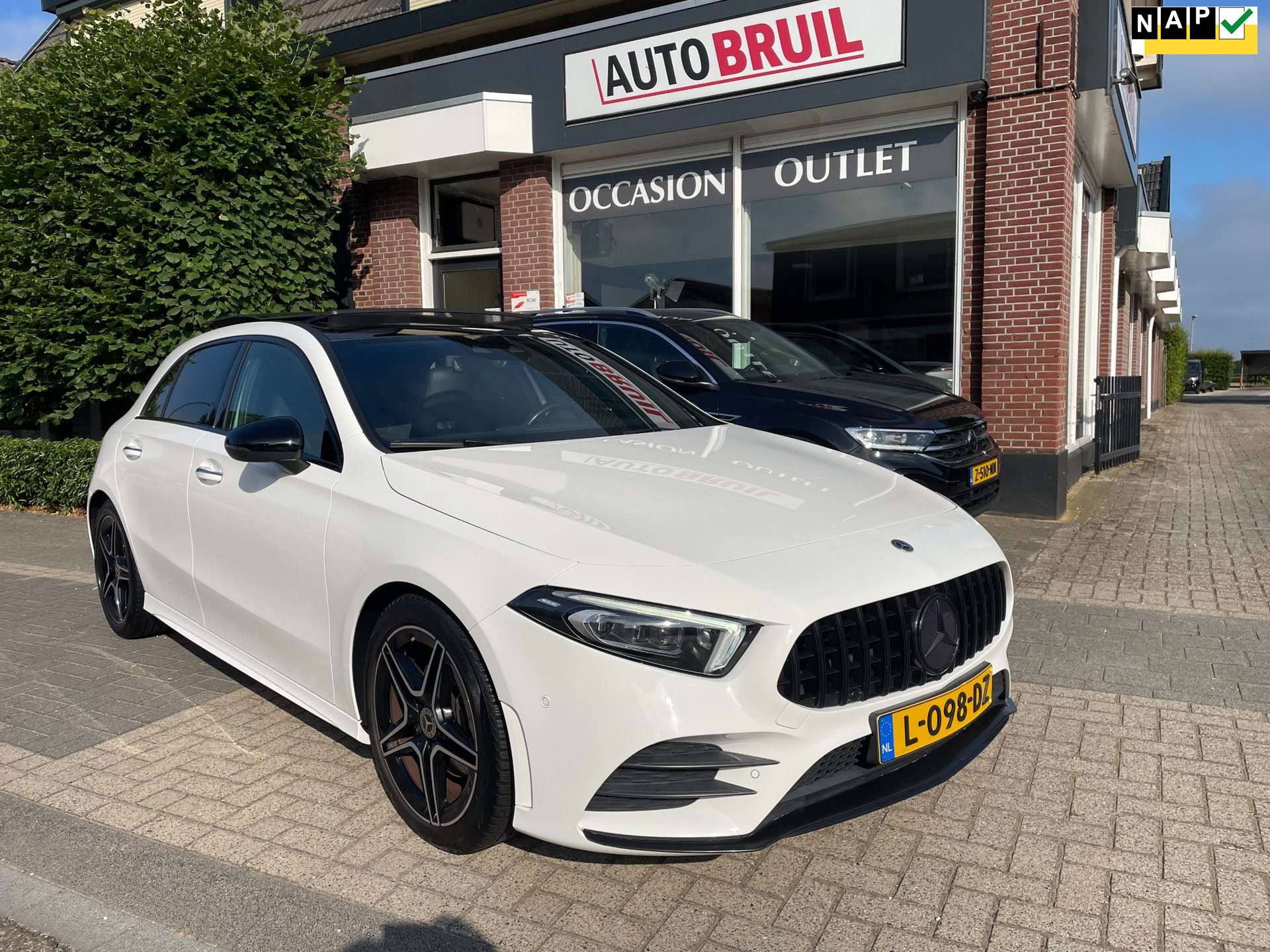 Mercedes-Benz A-Klasse 180 Business Solution AMG Aut.|Schuifd.|18 Inch|Navi|Camera|Virual Cockp|NL-auto
