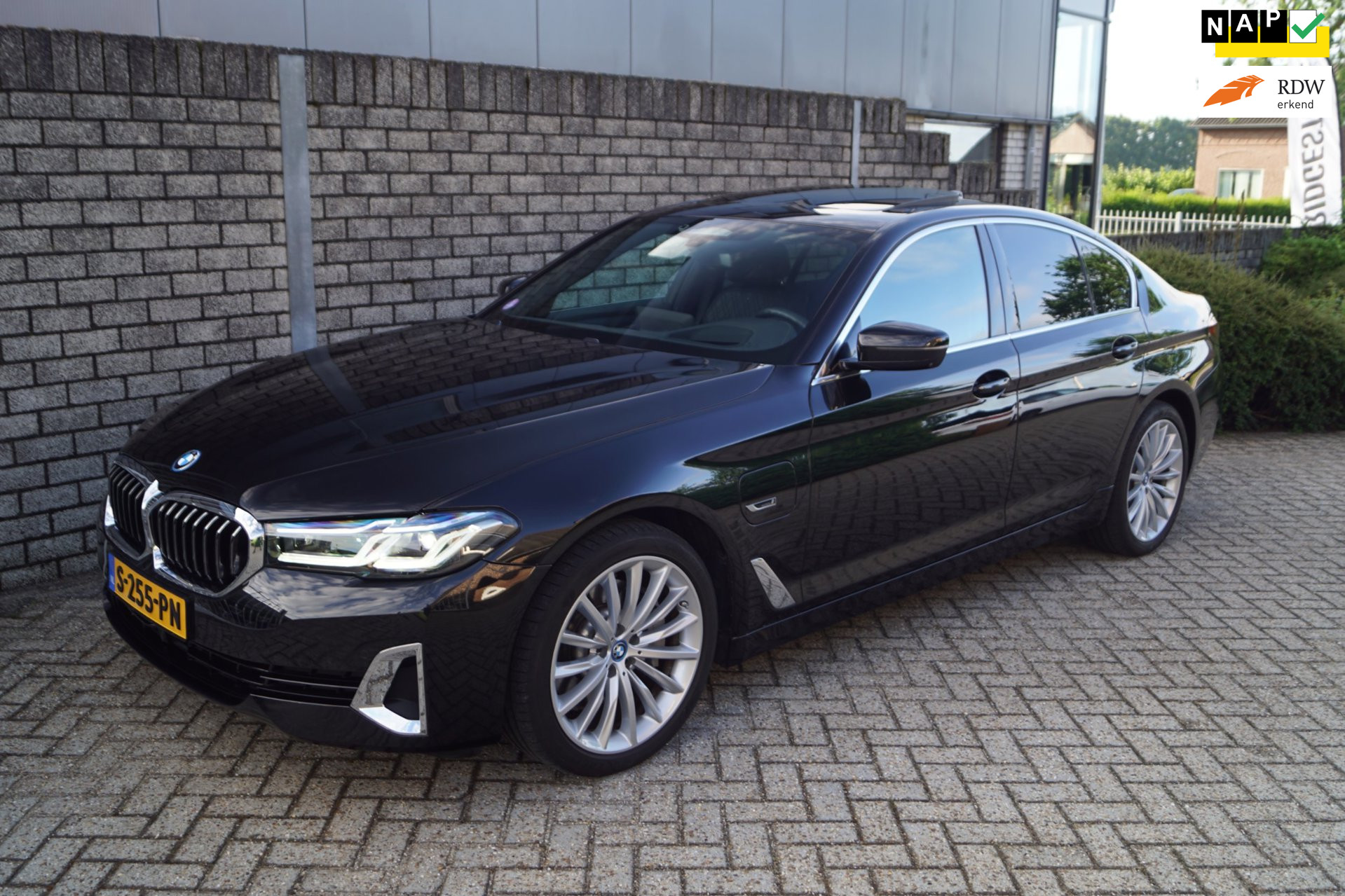 BMW 5 Serie 530e Business Edition Plus Autom Schuifdak Luxe Leder Adaptieve Cruise Softclose Head-Up Navi Camera Clima ENZ NL Auto