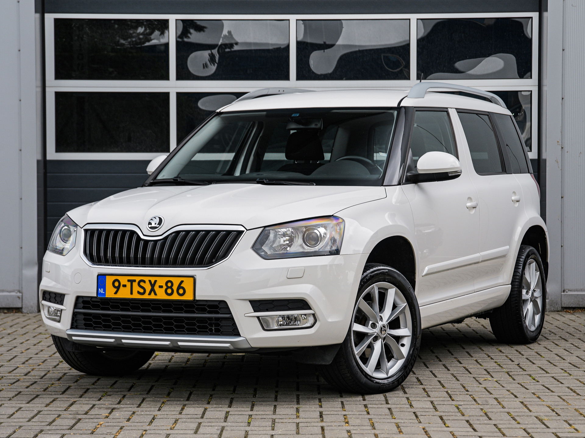 Škoda Yeti 1.4 TSI Elegance | Navi | Camera | Xenon | Trekhaak | Climate control | Stoelverwarming | Cruise control