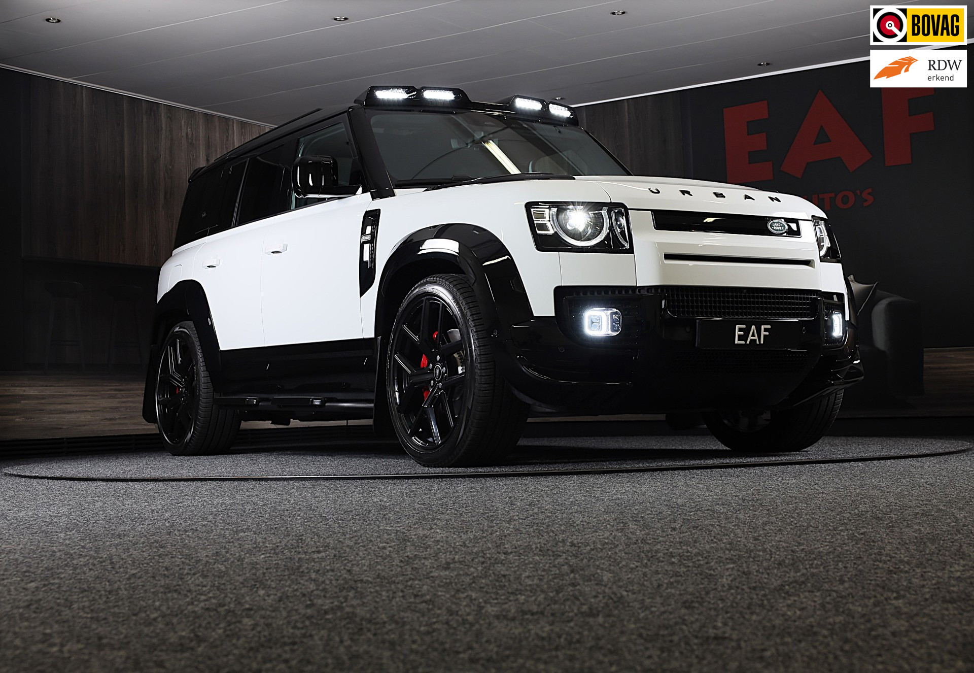 Land Rover Defender 110 2.0 P300e 110 X-Sport SE / Head Up / Koelbox / Memory / Meridian / 360 Camera / Open Pano / 23 Inch