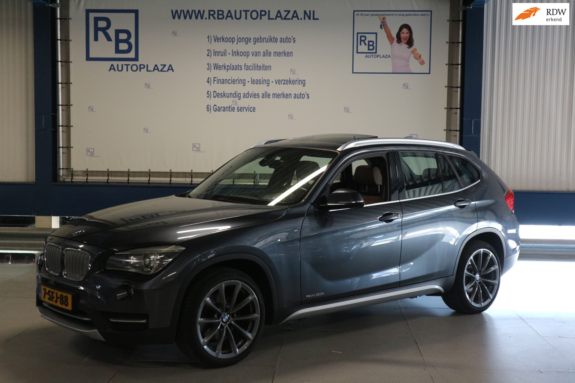 BMW X1 SDrive20i / AUTOMAAT / LEER / PANO / KETTING VV ! ! !