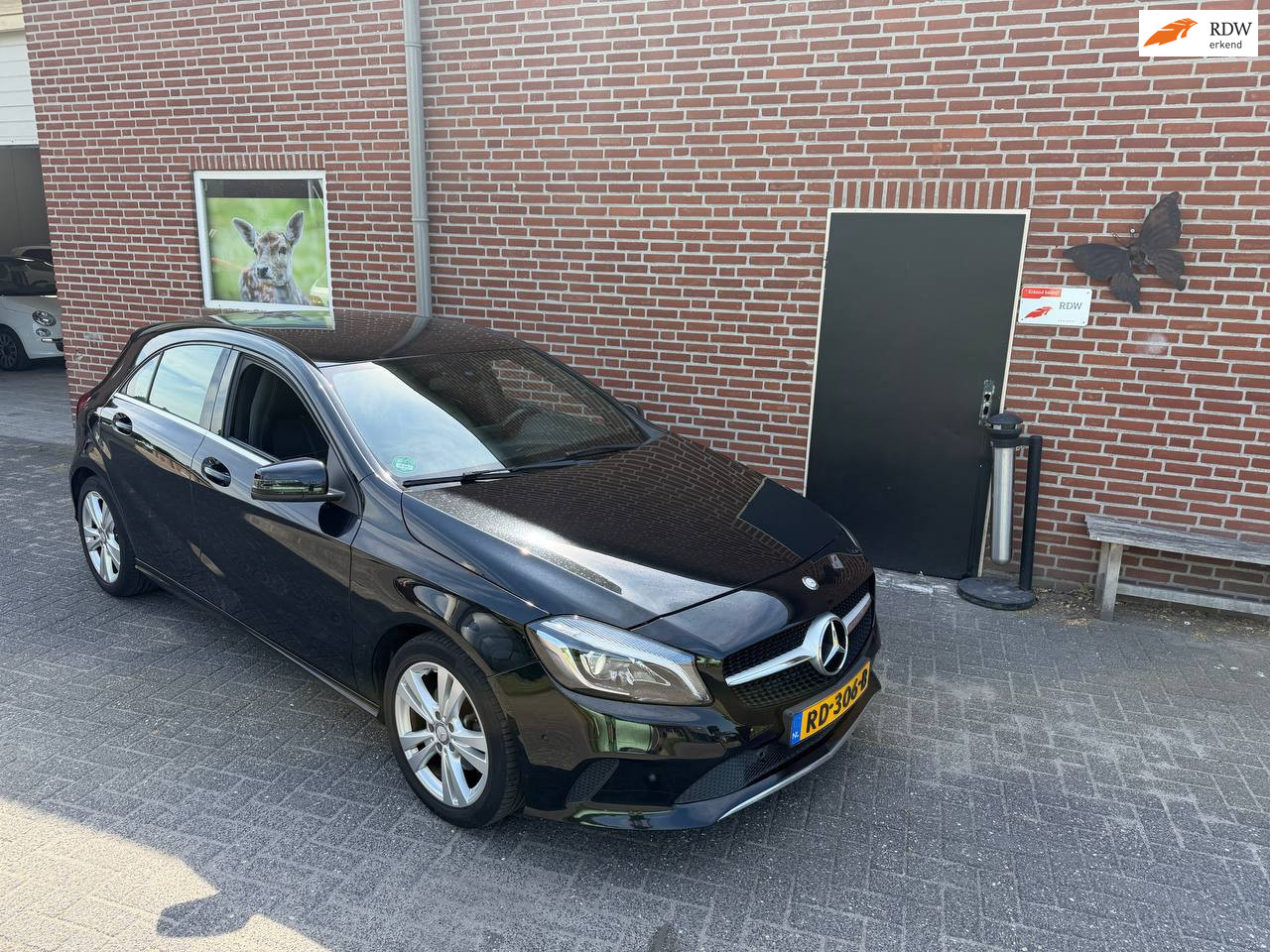 Mercedes-Benz A-Klasse 180 Ambition Stoelverwarming, PDC, Trekhaak, lm velgen
