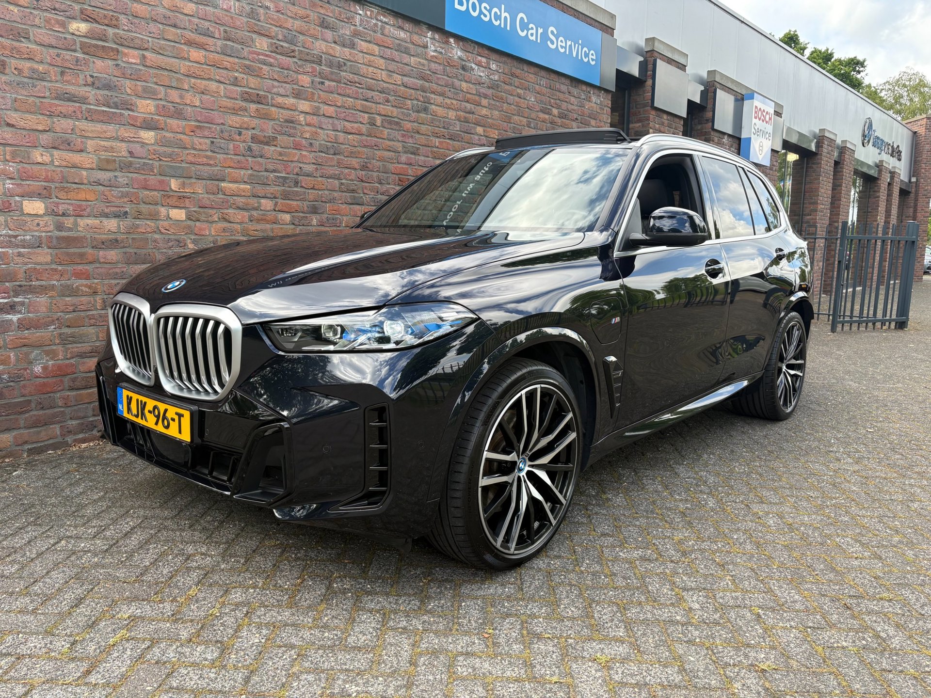 BMW X5 XDrive 50e M-sport|Sky Lounge|Harman Kardon|Driving assistant
