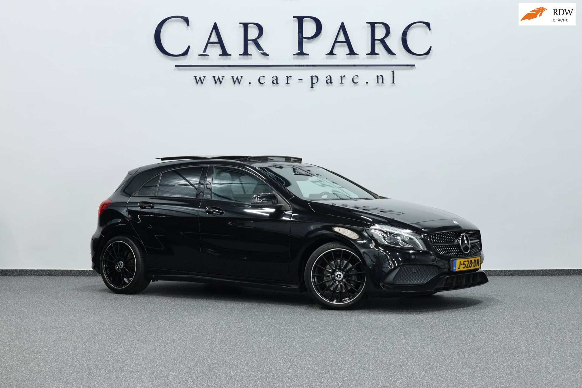 Mercedes-Benz A-Klasse 180 AMG Night Edition Plus LED/PANORAMADAK/ALCANTARA+S.VERWARMING/LMV/CAM/12 MND GARANTIE!