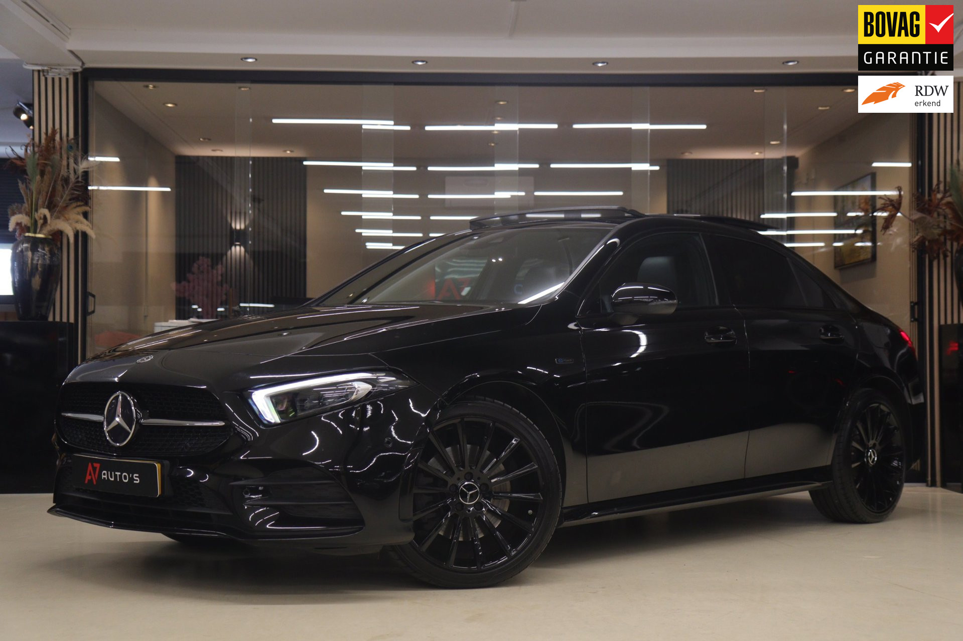 Mercedes-Benz A-Klasse 250 e Premium Plus AMG NIGHT PAKKET PANO/BLACKSTYLE/CARPLAY/CAM/BOMVOL