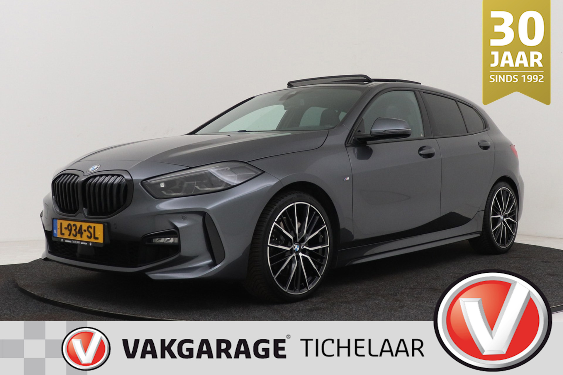 BMW 1-serie 120i M Sport | CarPlay | Panoramadak | Org. NL | Sportstoelen | Stoelverwarming | Sfeer | Dealer onderh. |